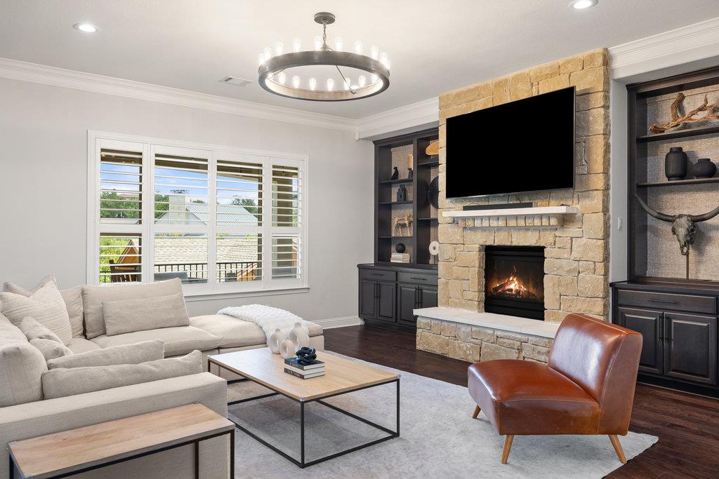 305 Enchanted Hilltop WAY