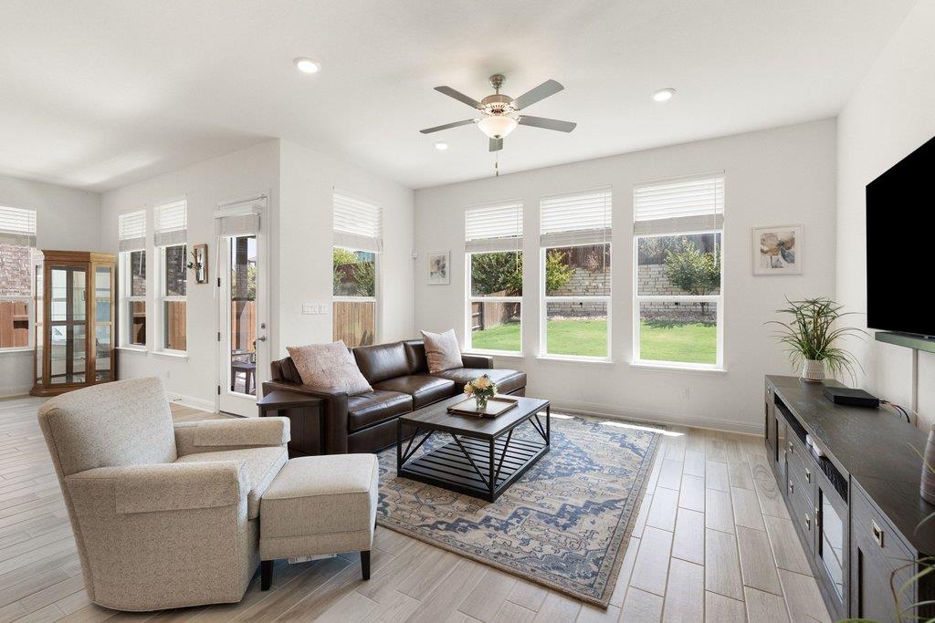 5913 Cimarron Ridge LN