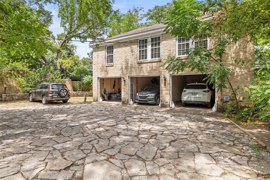 1804 Pearl ST