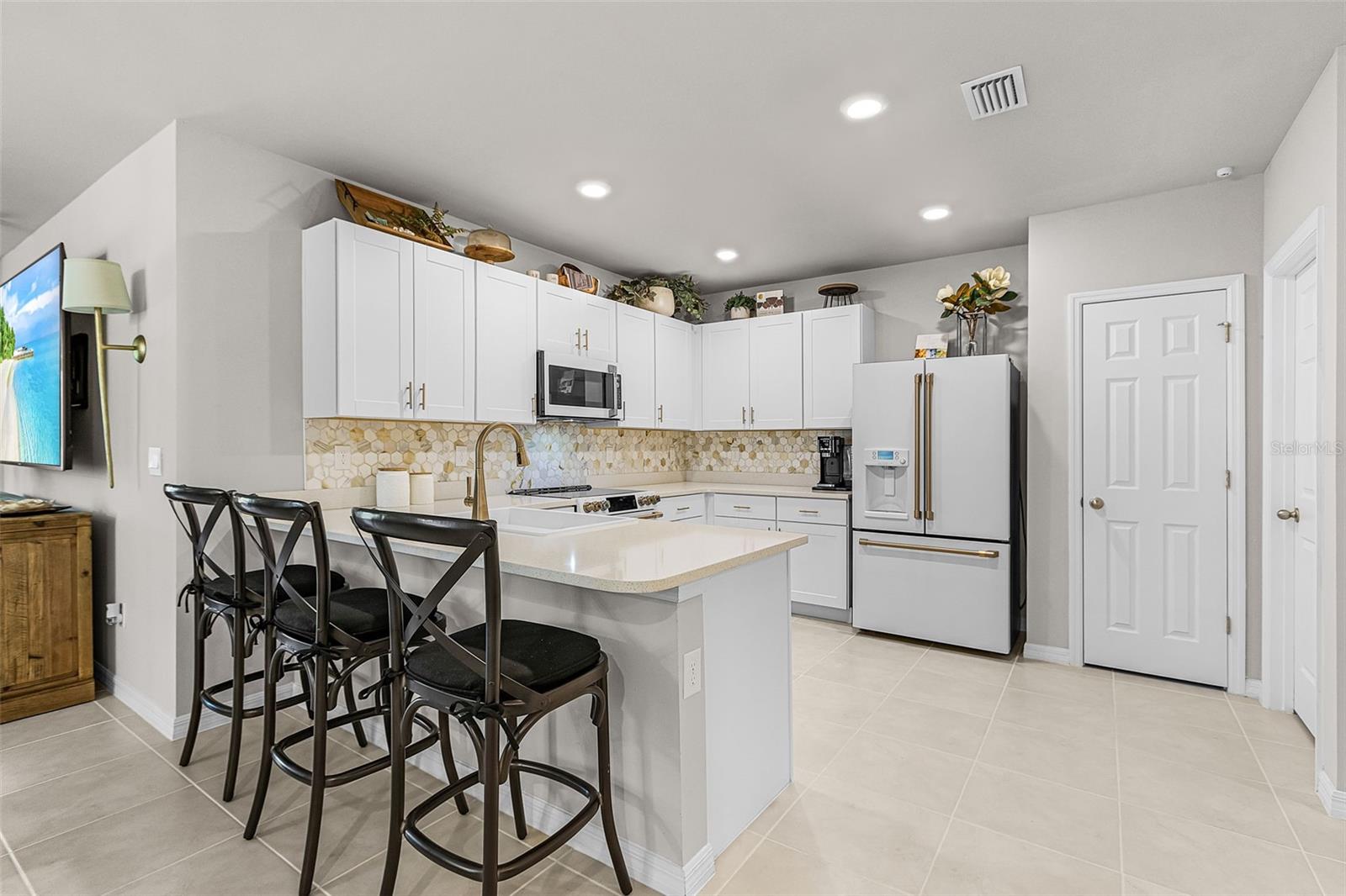 25016 E LENOX CIR