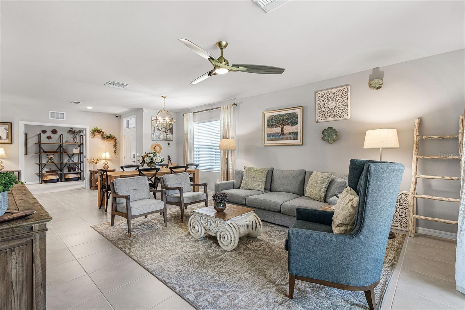 25016 E LENOX CIR