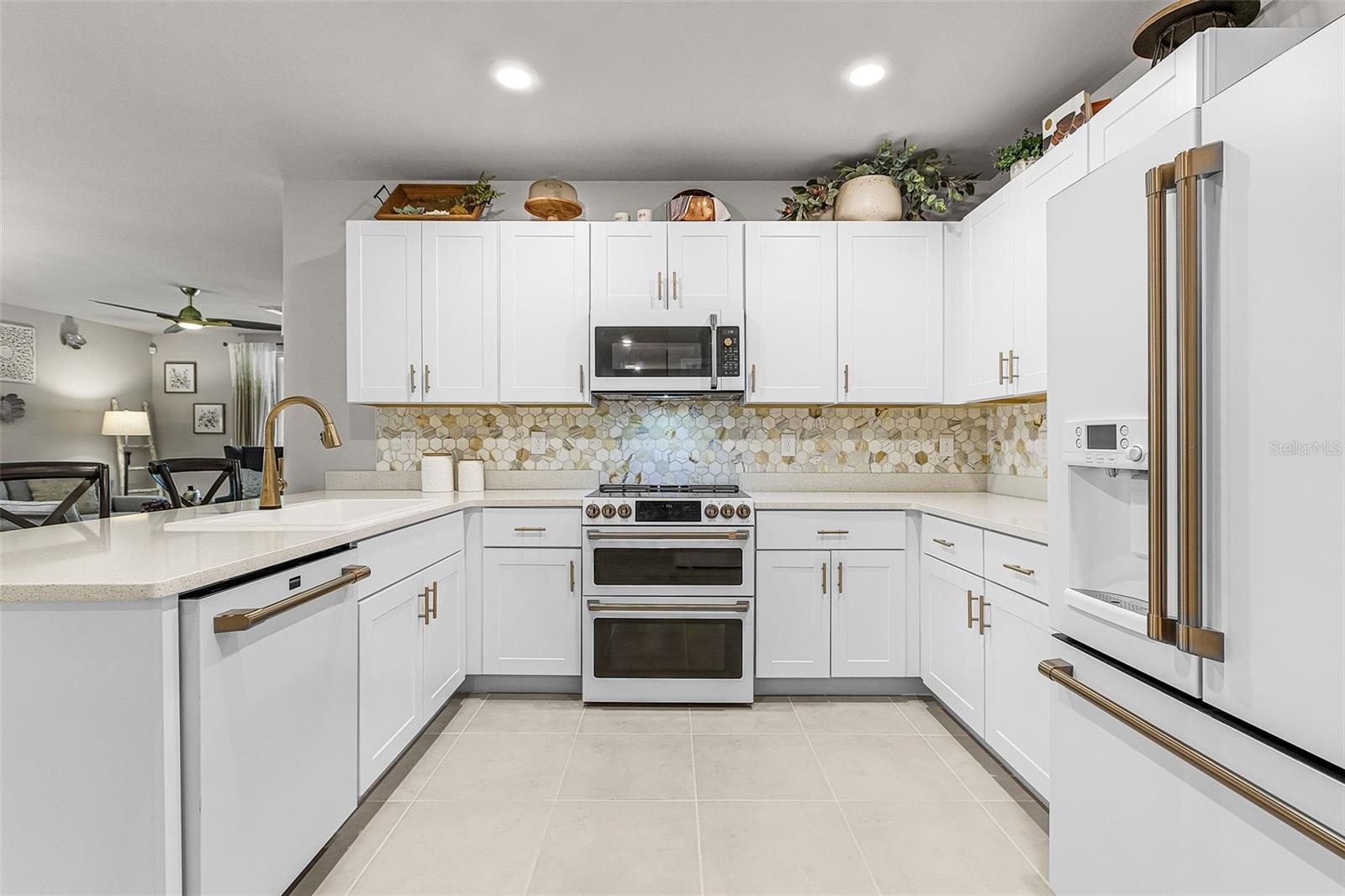 25016 E LENOX CIR