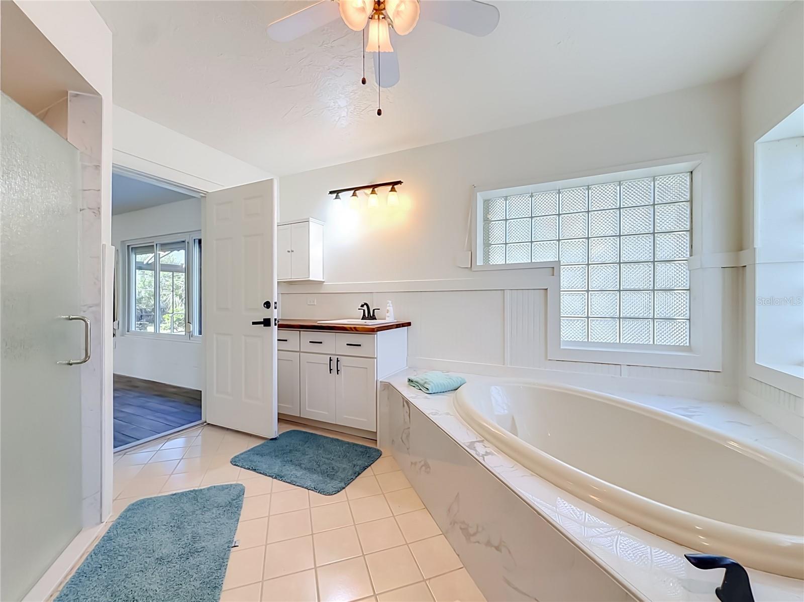 536 NW 9TH AVE