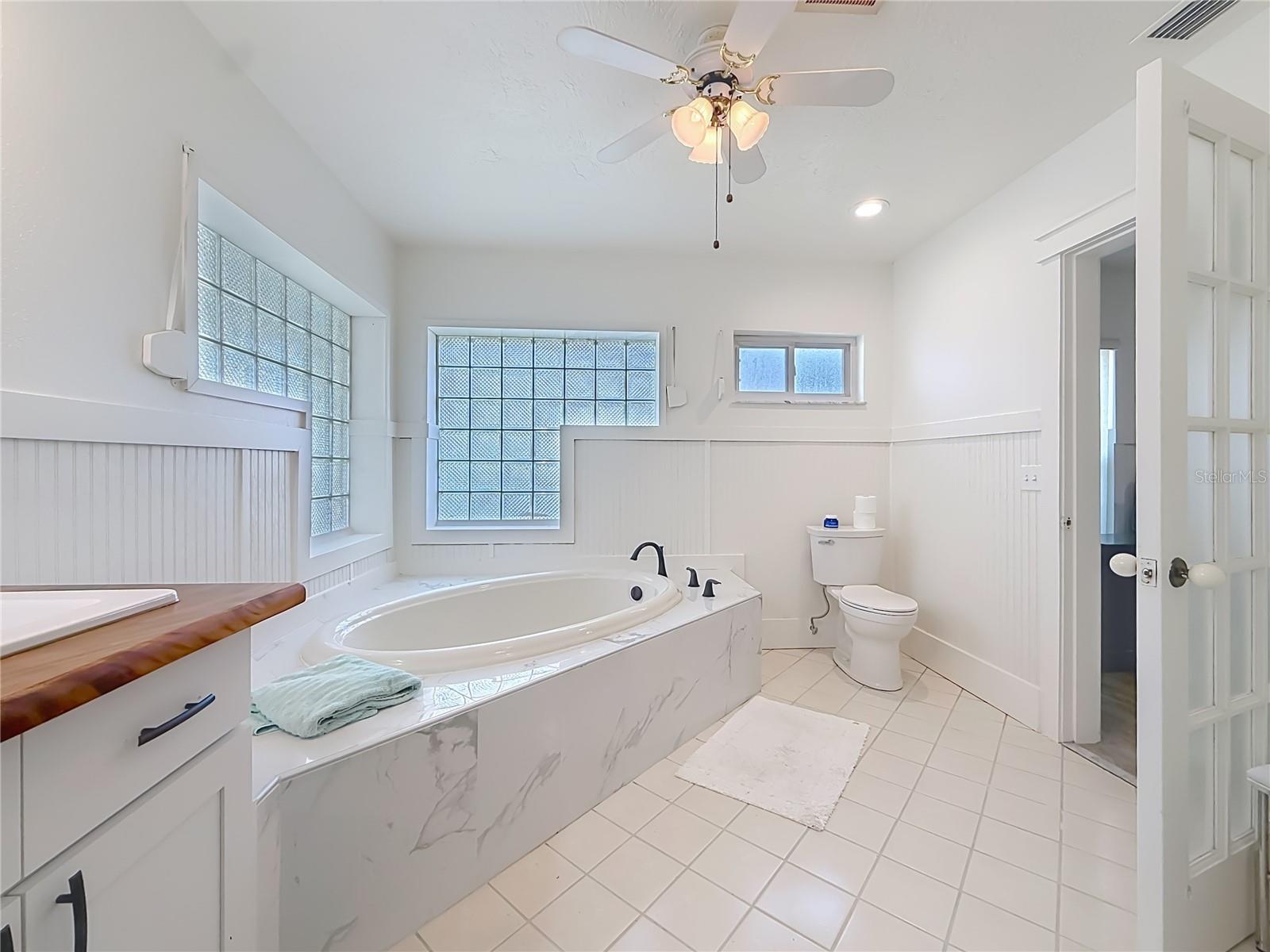 536 NW 9TH AVE