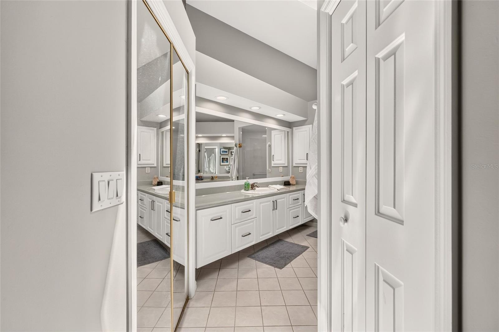 1912 SE TWIN BRIDGE CIR