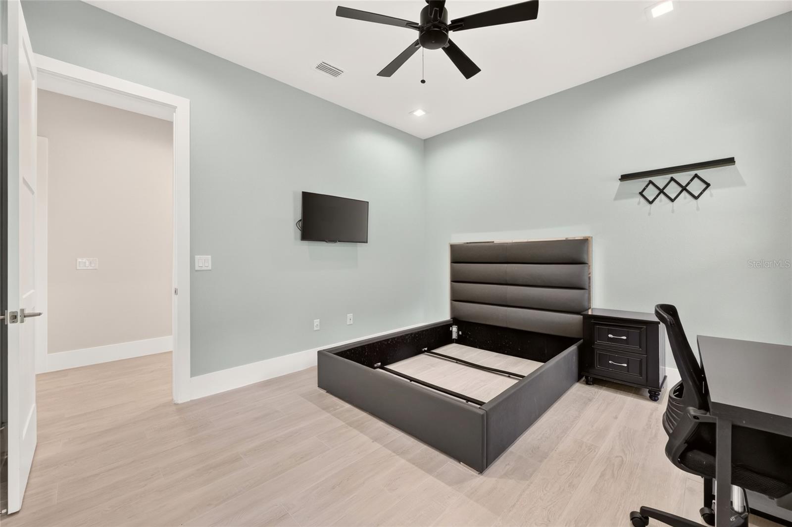 1060 SE 52ND CT