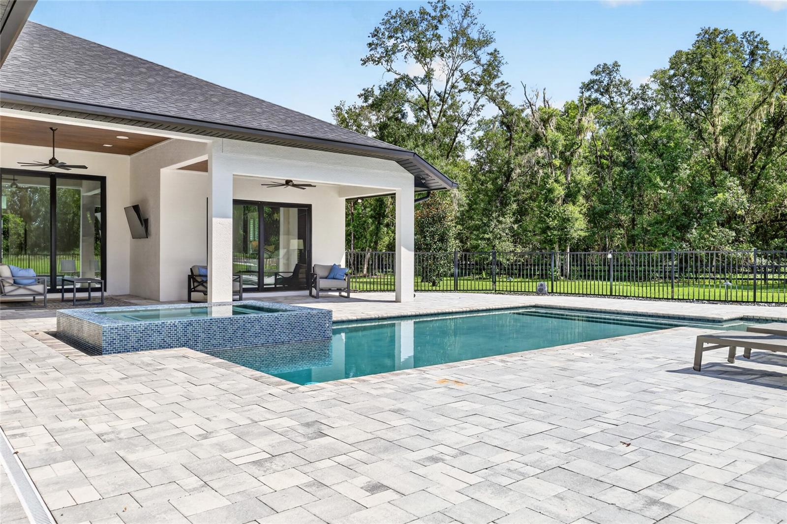1060 SE 52ND CT
