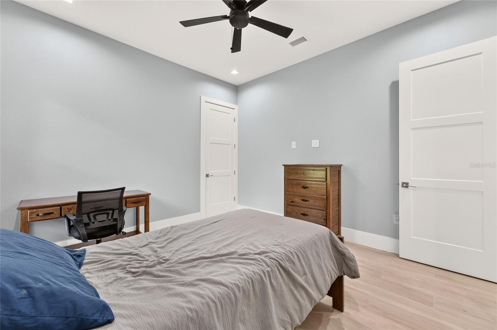 1060 SE 52ND CT