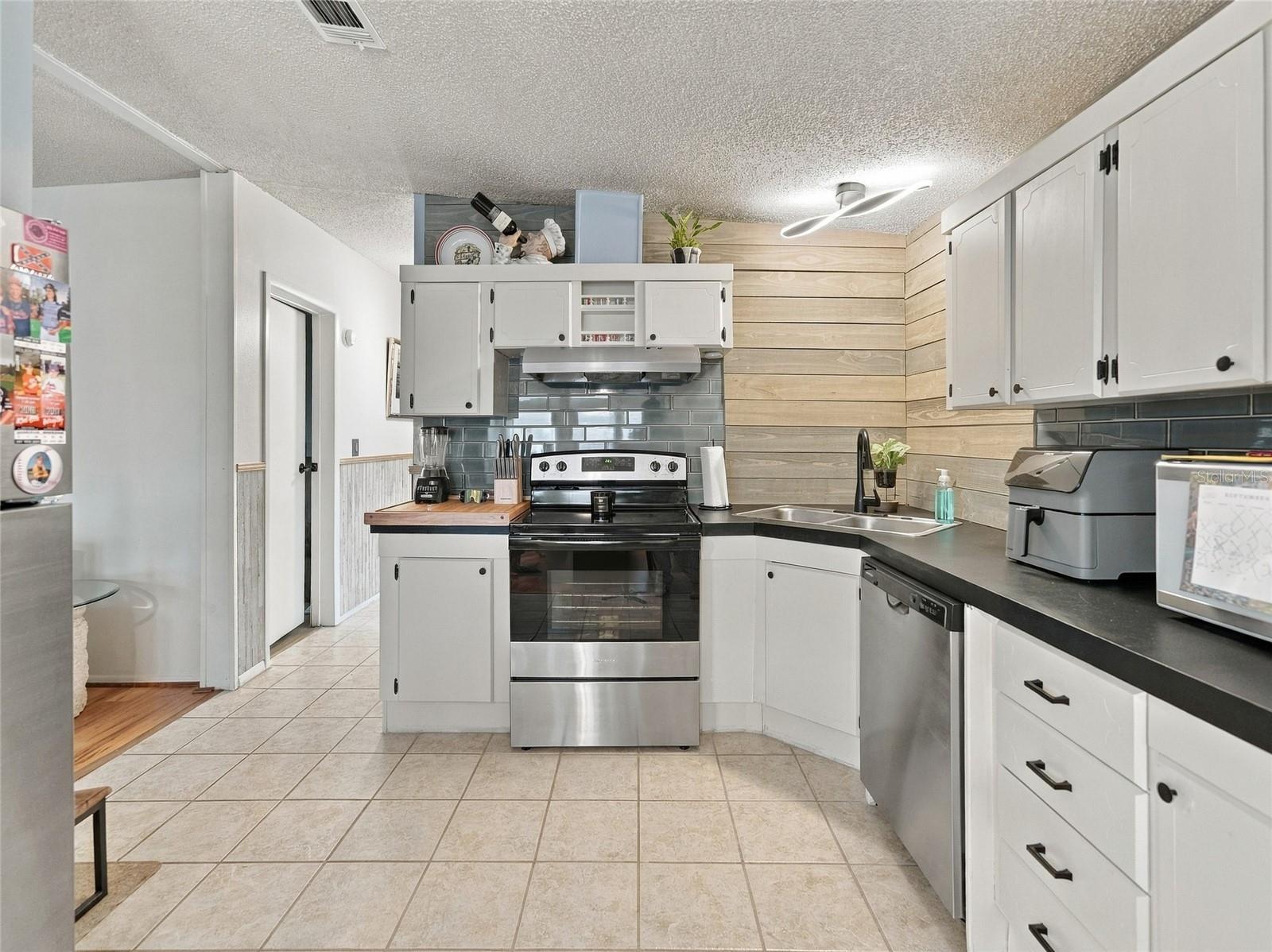 8641 SW 62ND TER