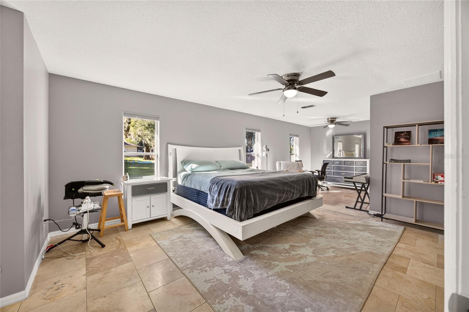 5542 NW 57TH AVE