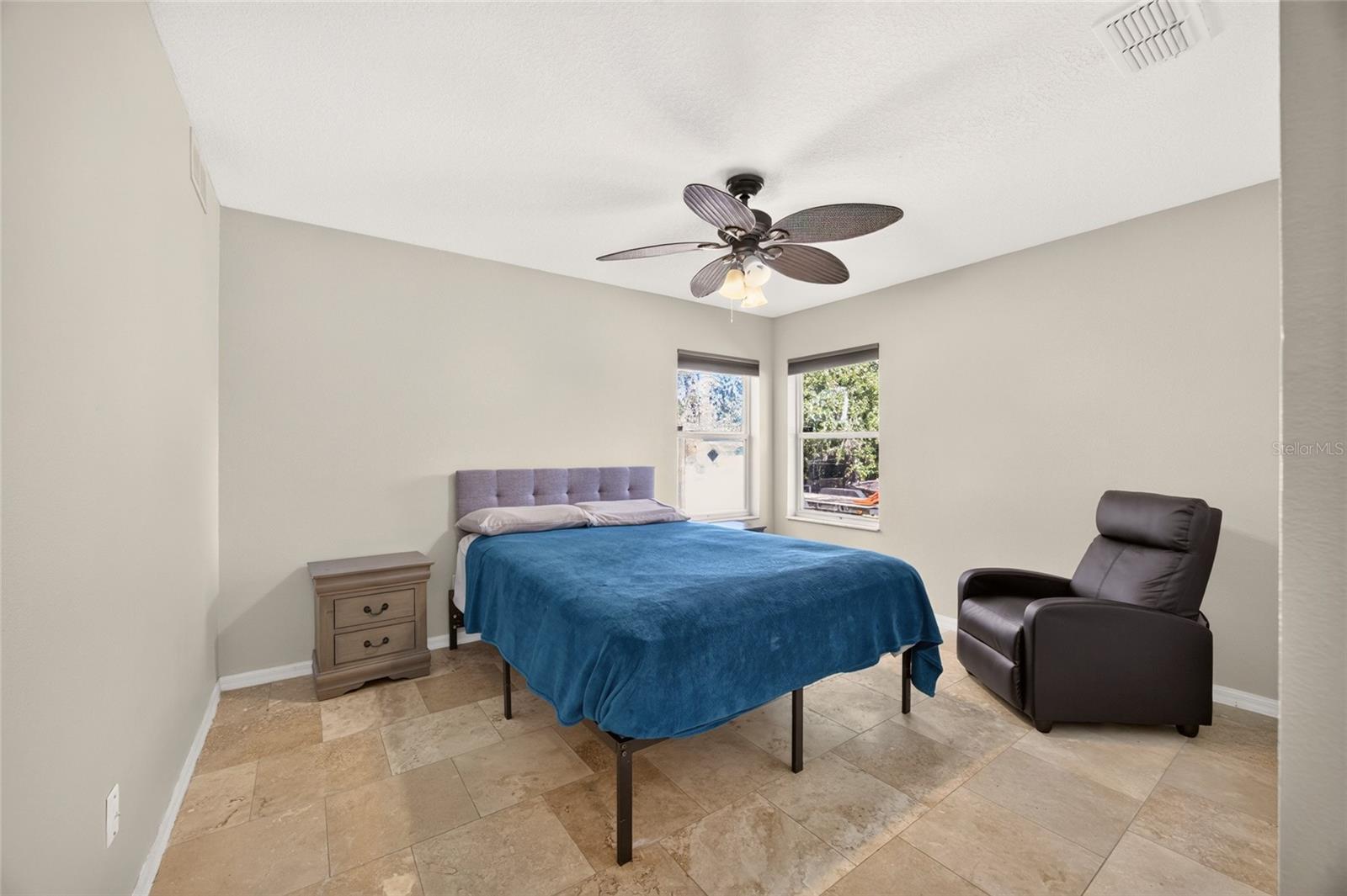 5542 NW 57TH AVE