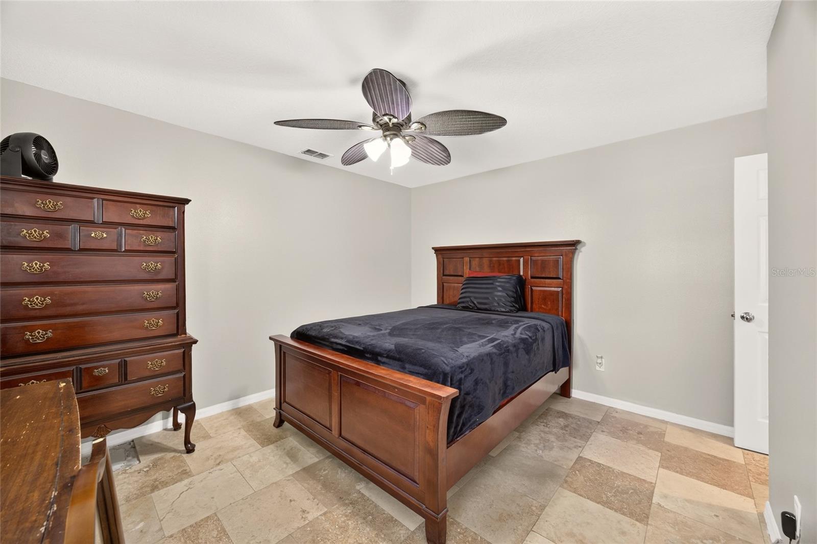 5542 NW 57TH AVE