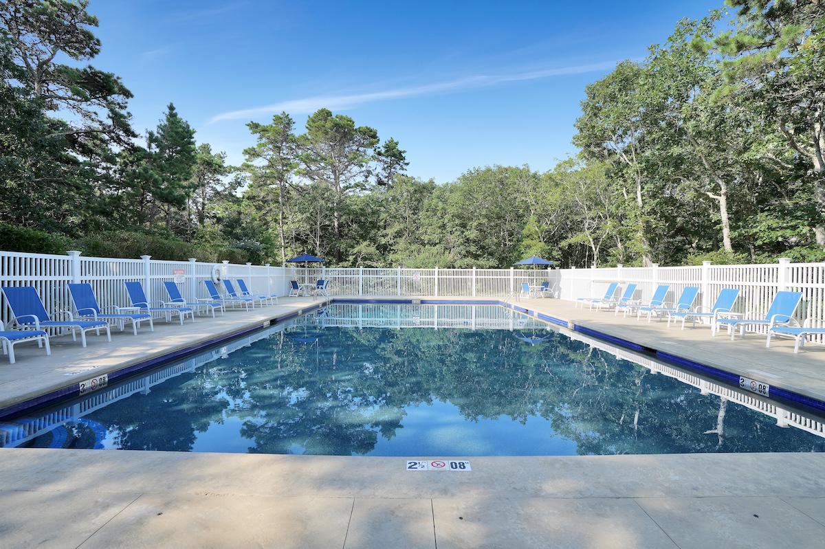 7 Meetinghouse Village Way