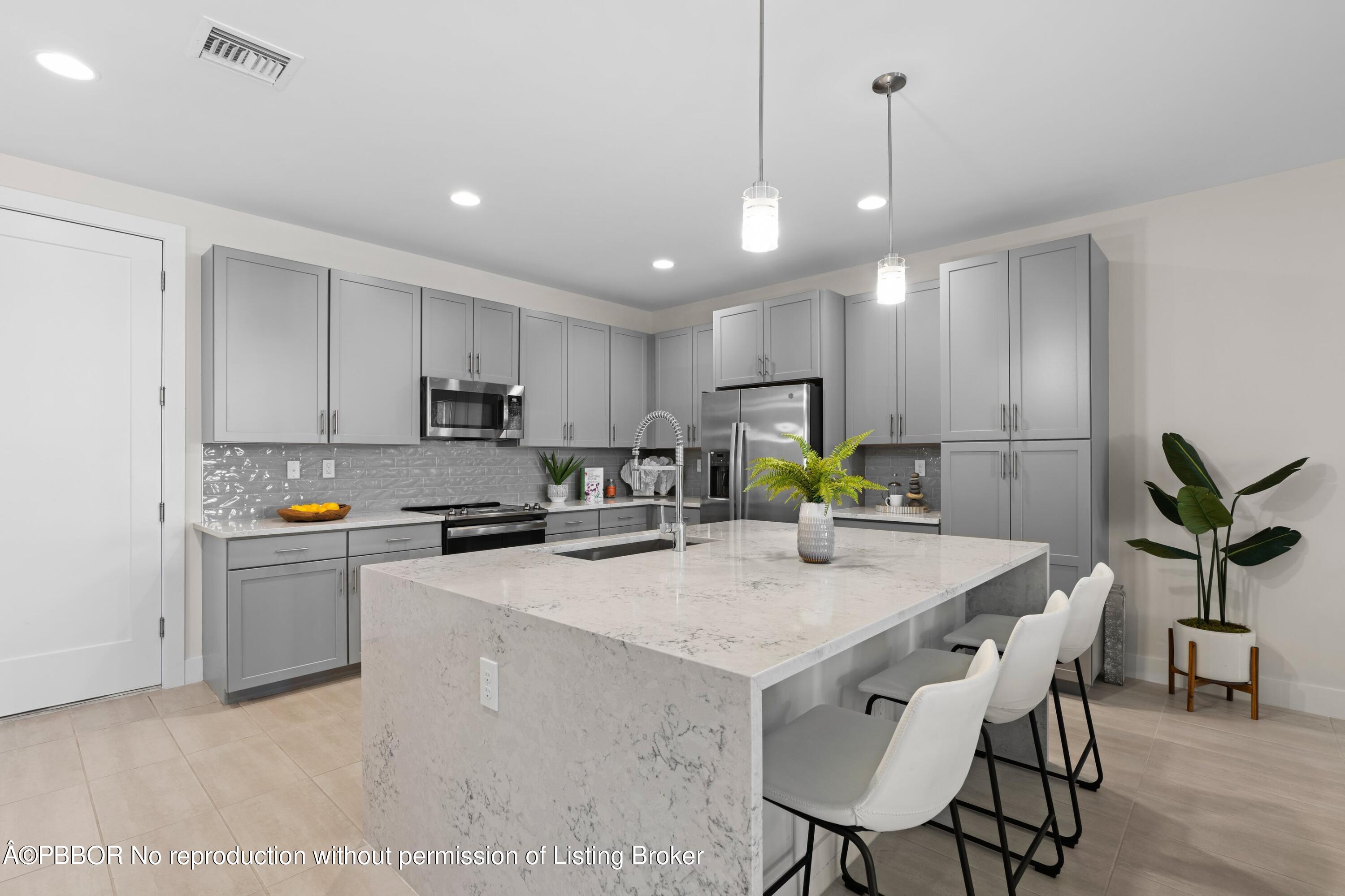 3828 Lambert Avenue, 3828