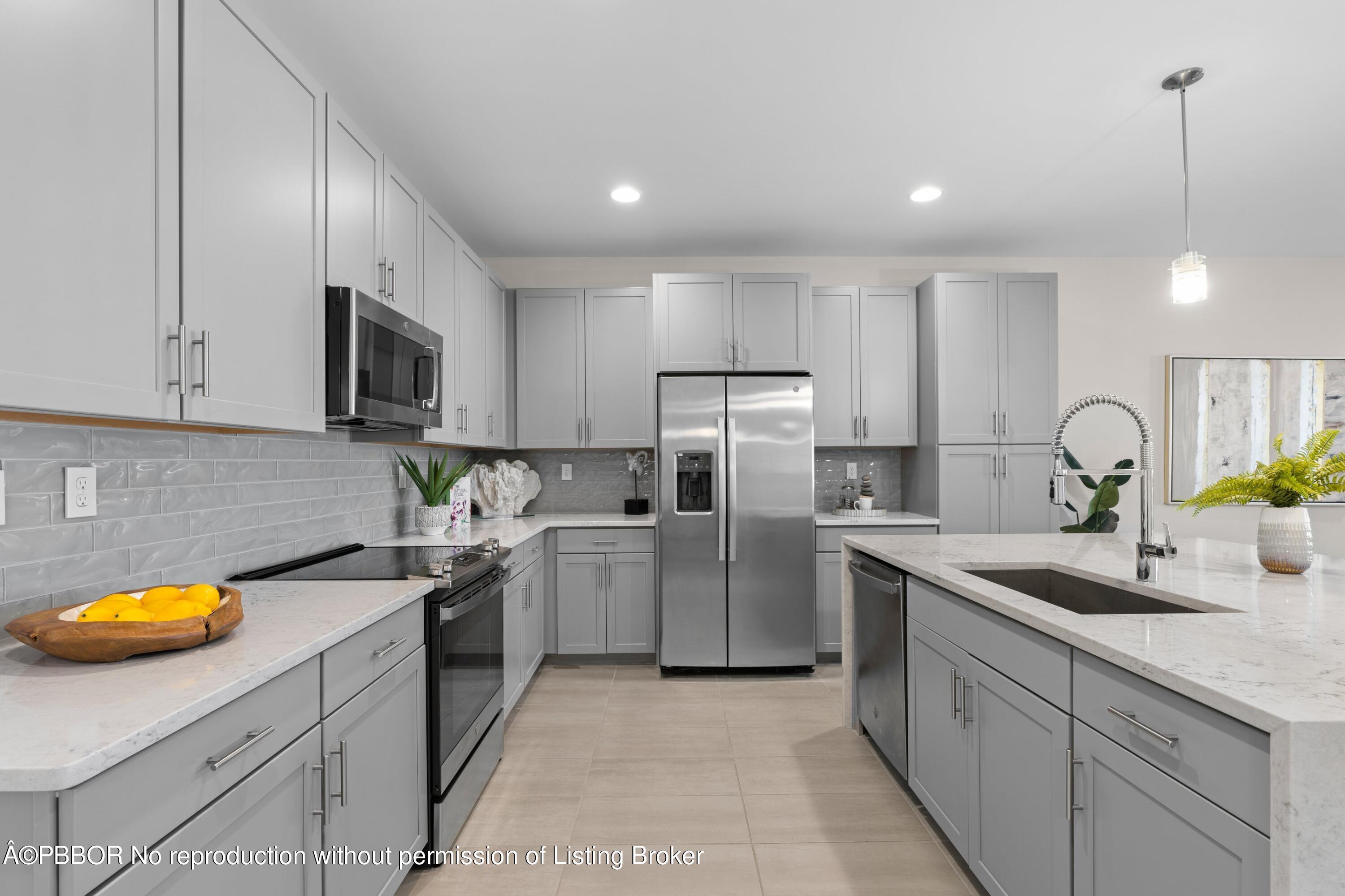 3828 Lambert Avenue, 3828