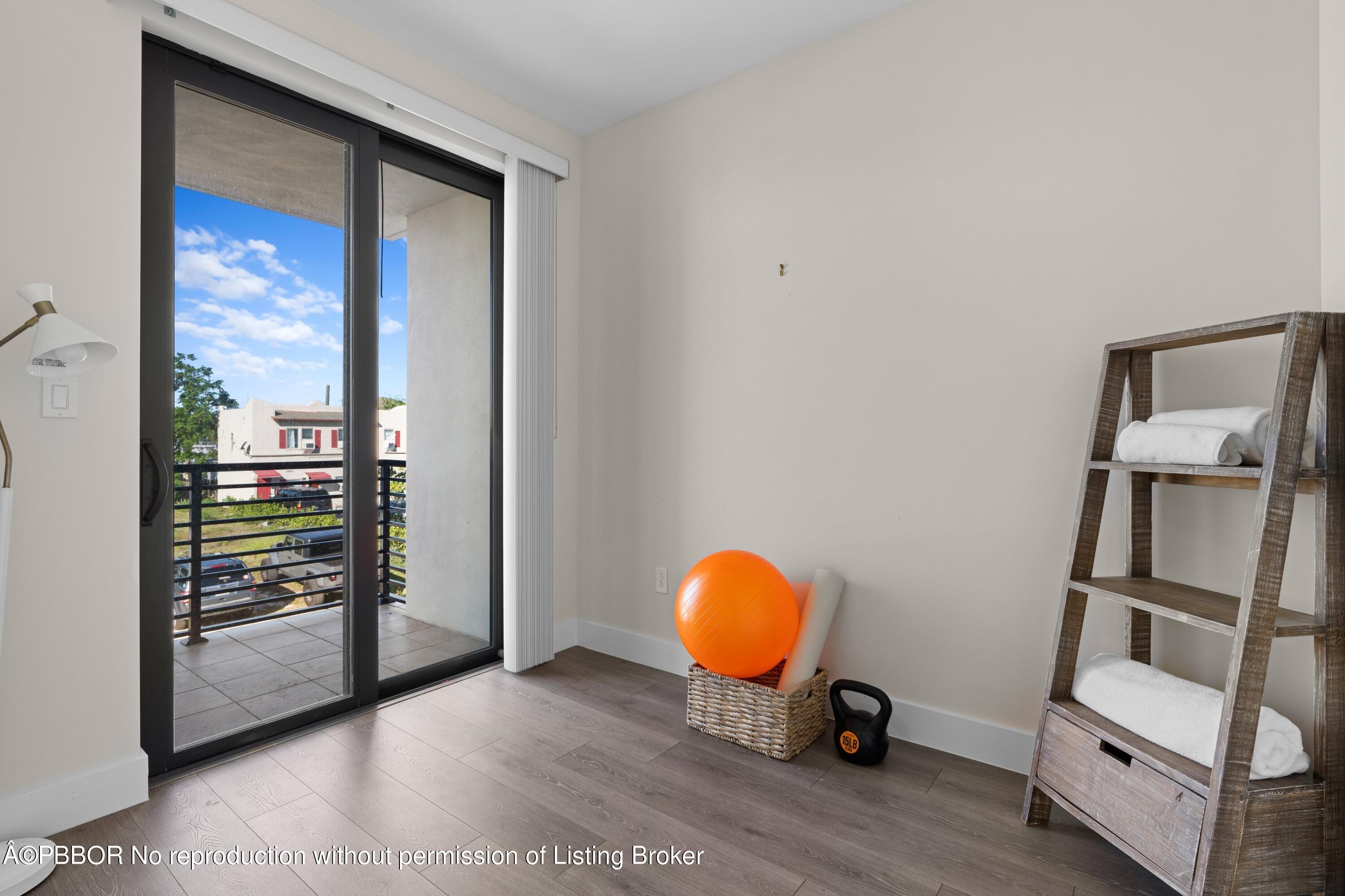 3828 Lambert Avenue, 3828