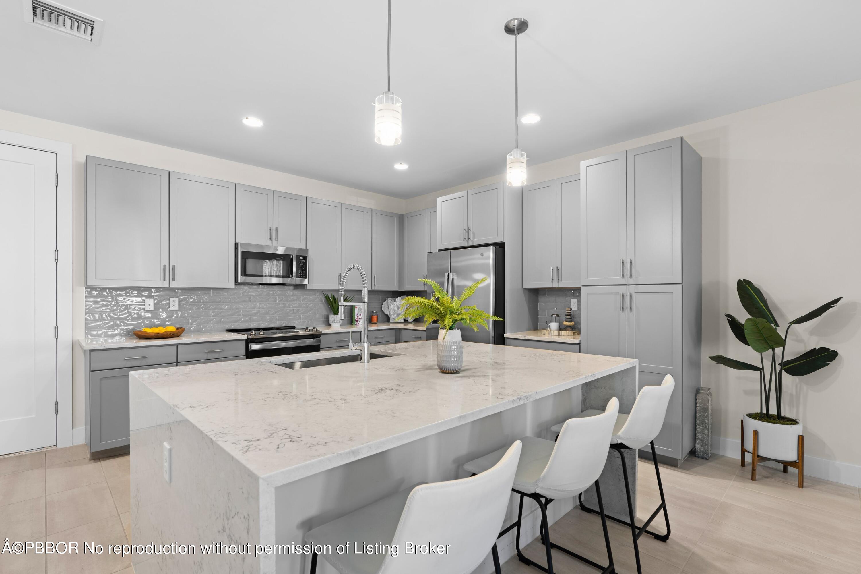 3828 Lambert Avenue, 3828