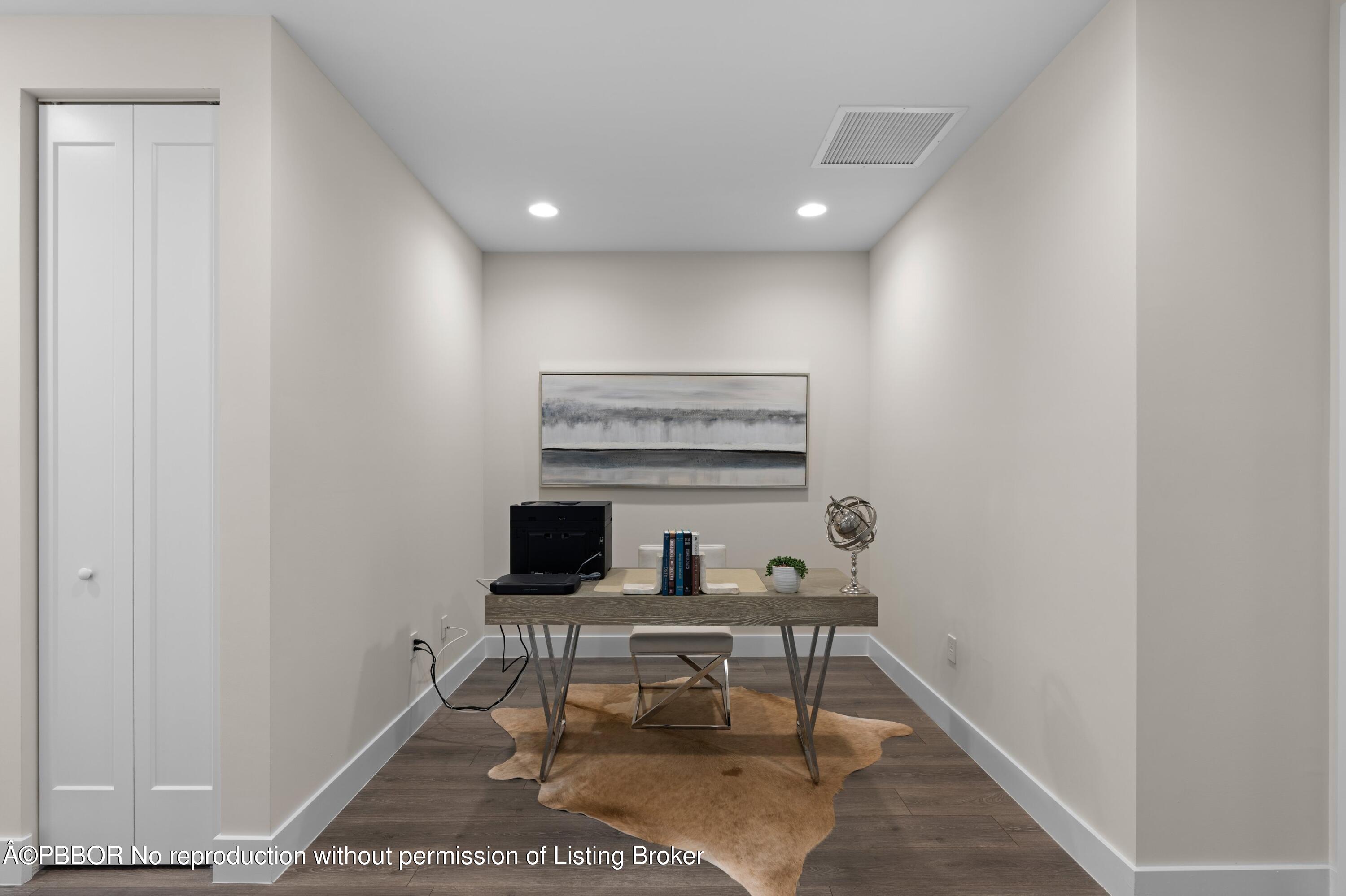 3828 Lambert Avenue, 3828