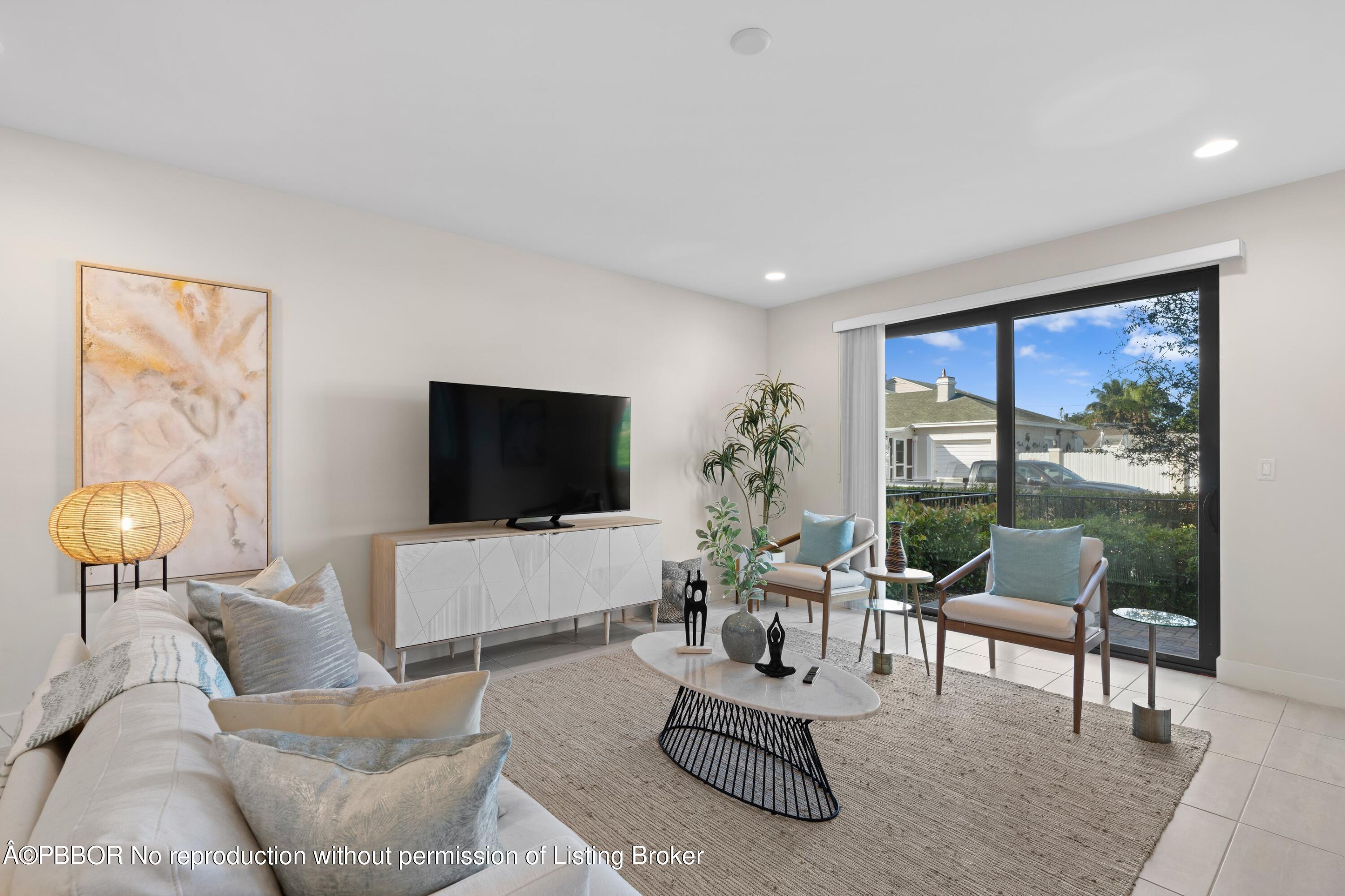 3828 Lambert Avenue, 3828