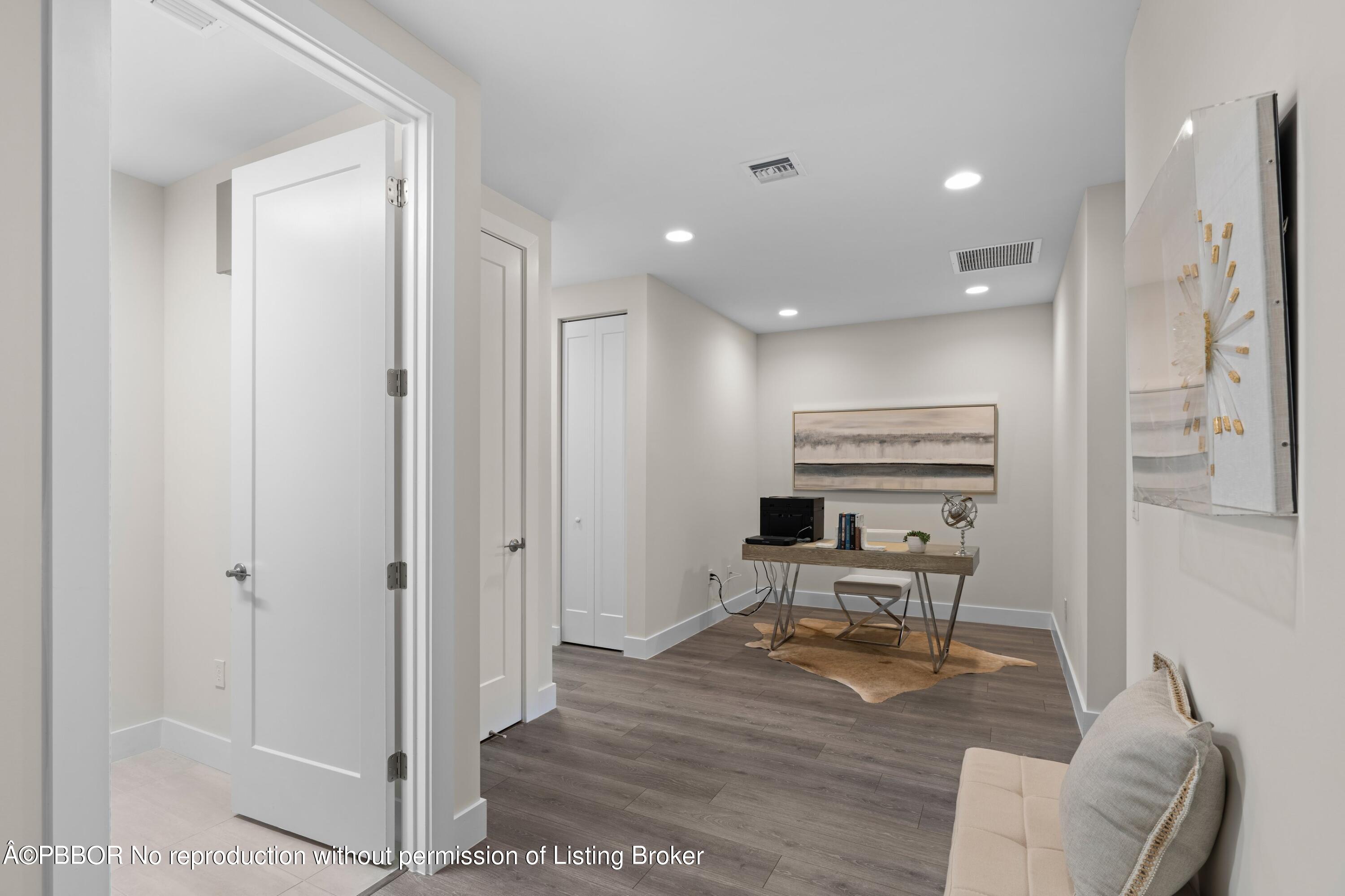 3828 Lambert Avenue, 3828