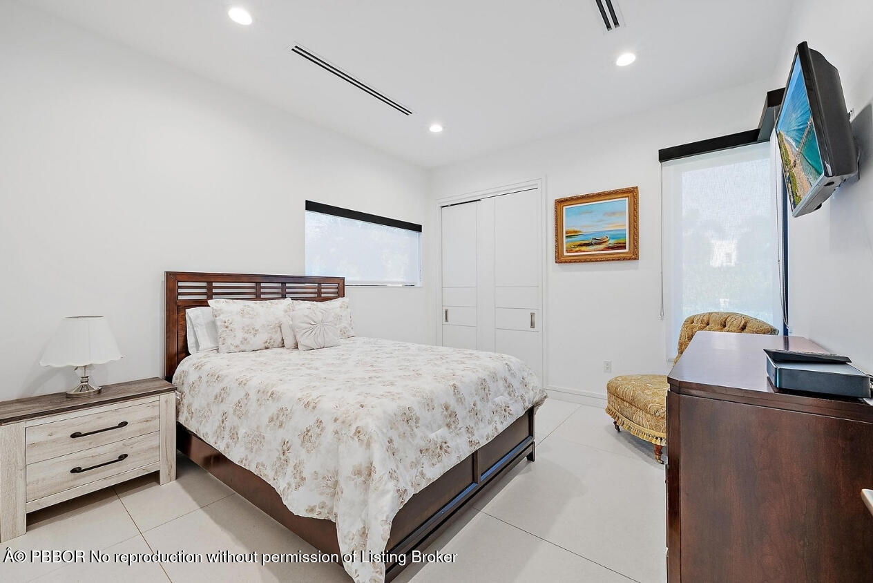 1801 N Lakeside Drive