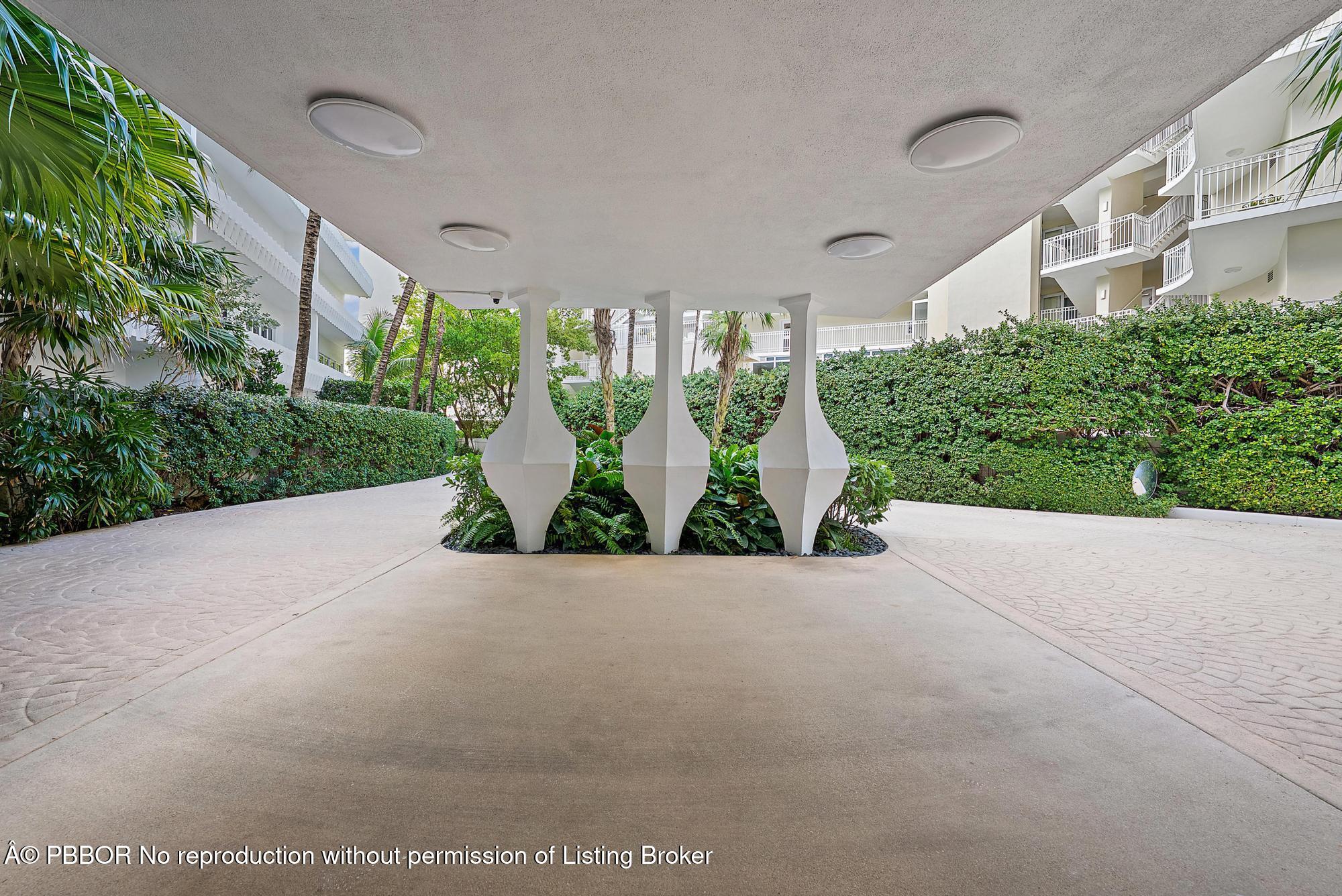 300 S Ocean Boulevard, 2E, Palm Beach Unit: 2E