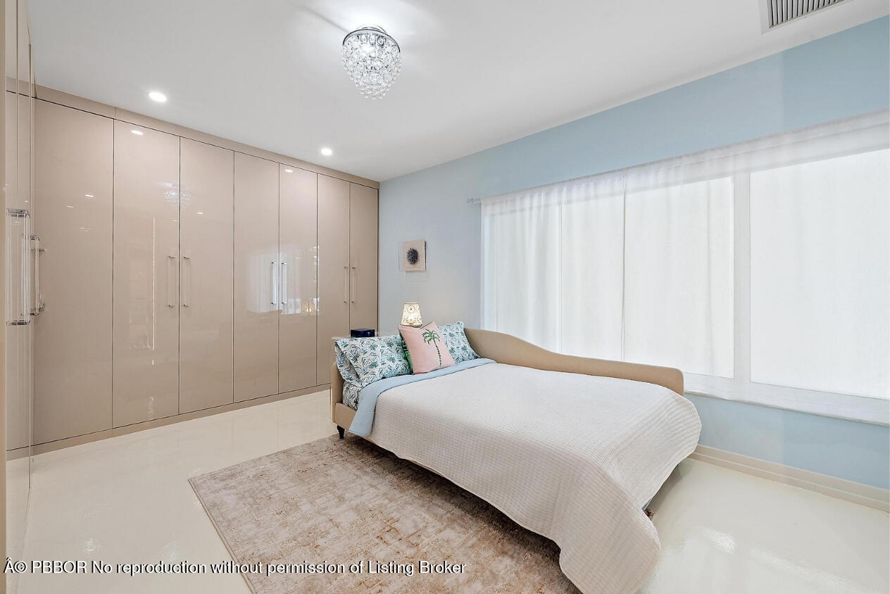 300 S Ocean Boulevard, 2E, Palm Beach Unit: 2E