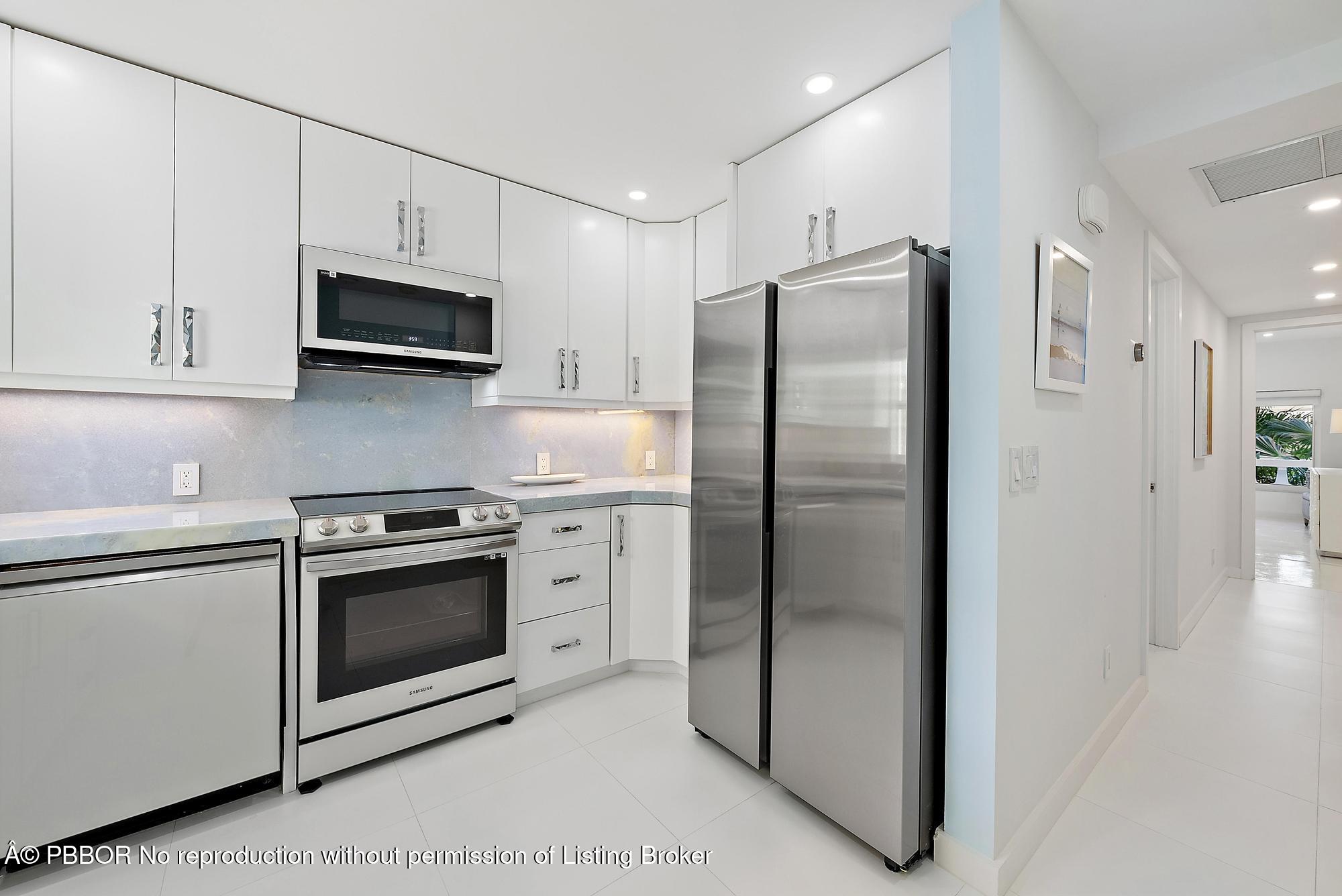 300 S Ocean Boulevard, 2E, Palm Beach Unit: 2E