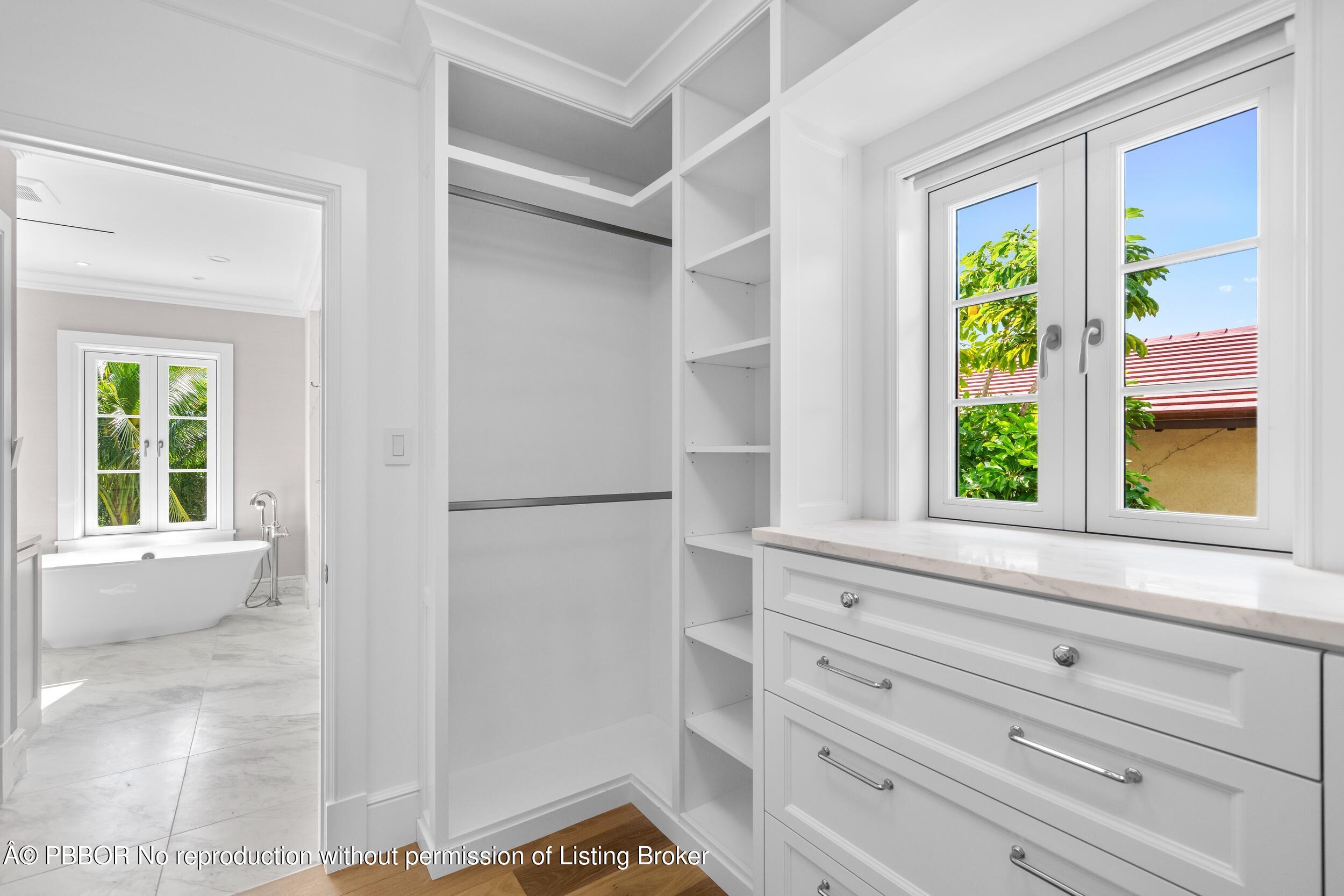 350 Seabreeze Avenue