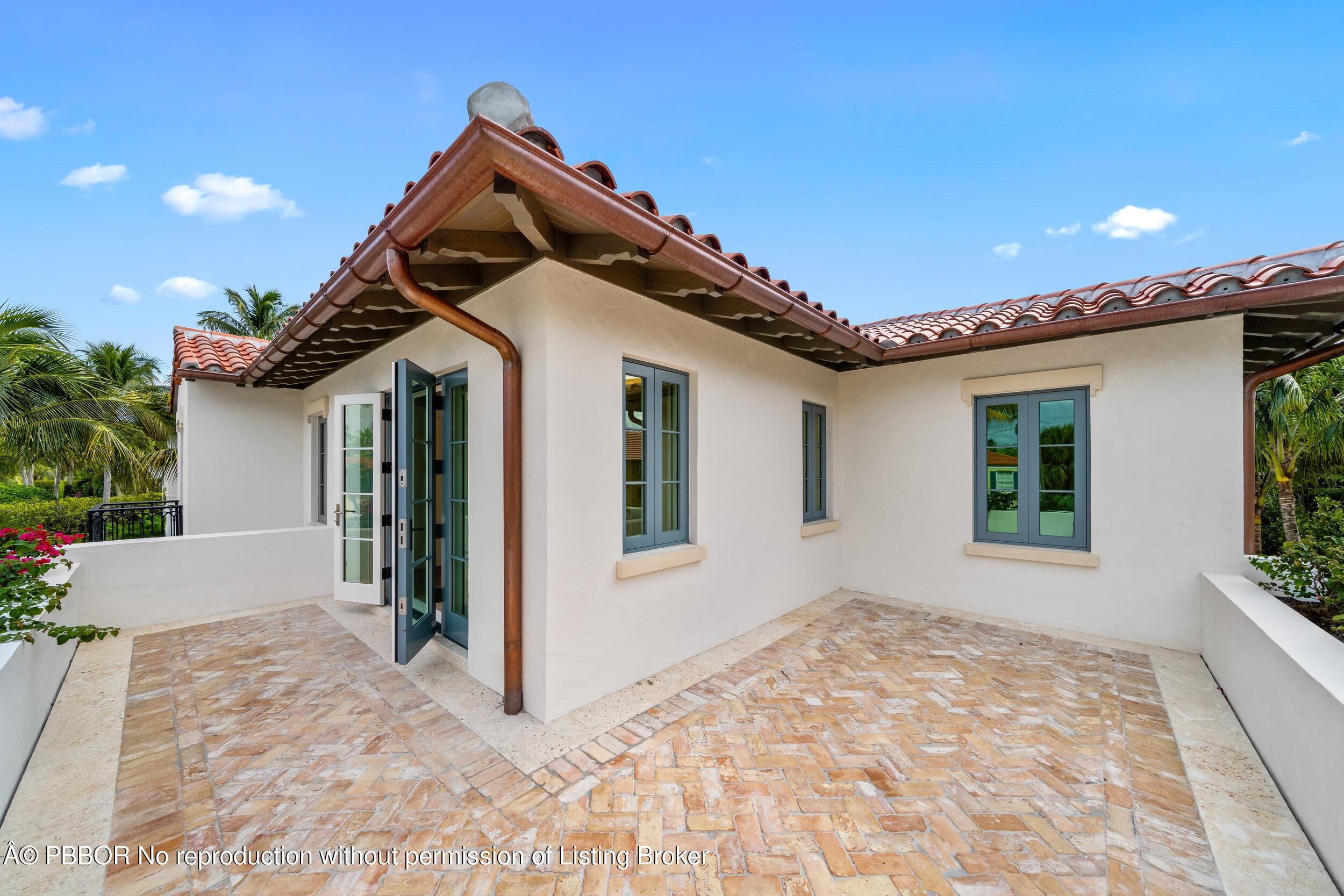 350 Seabreeze Avenue