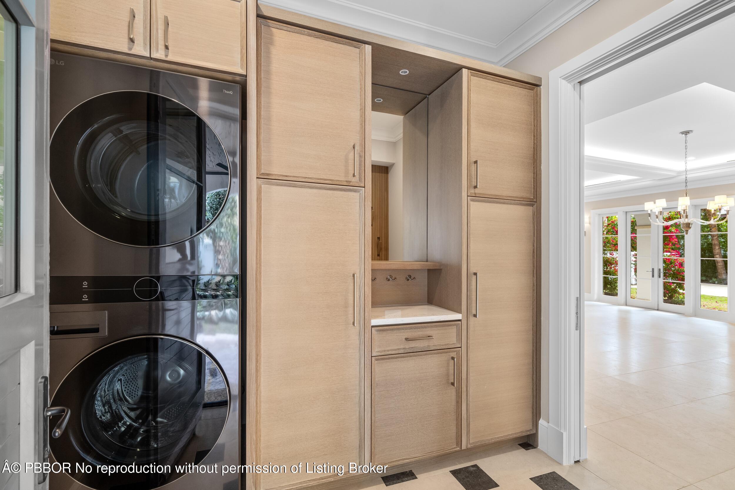 350 Seabreeze Avenue