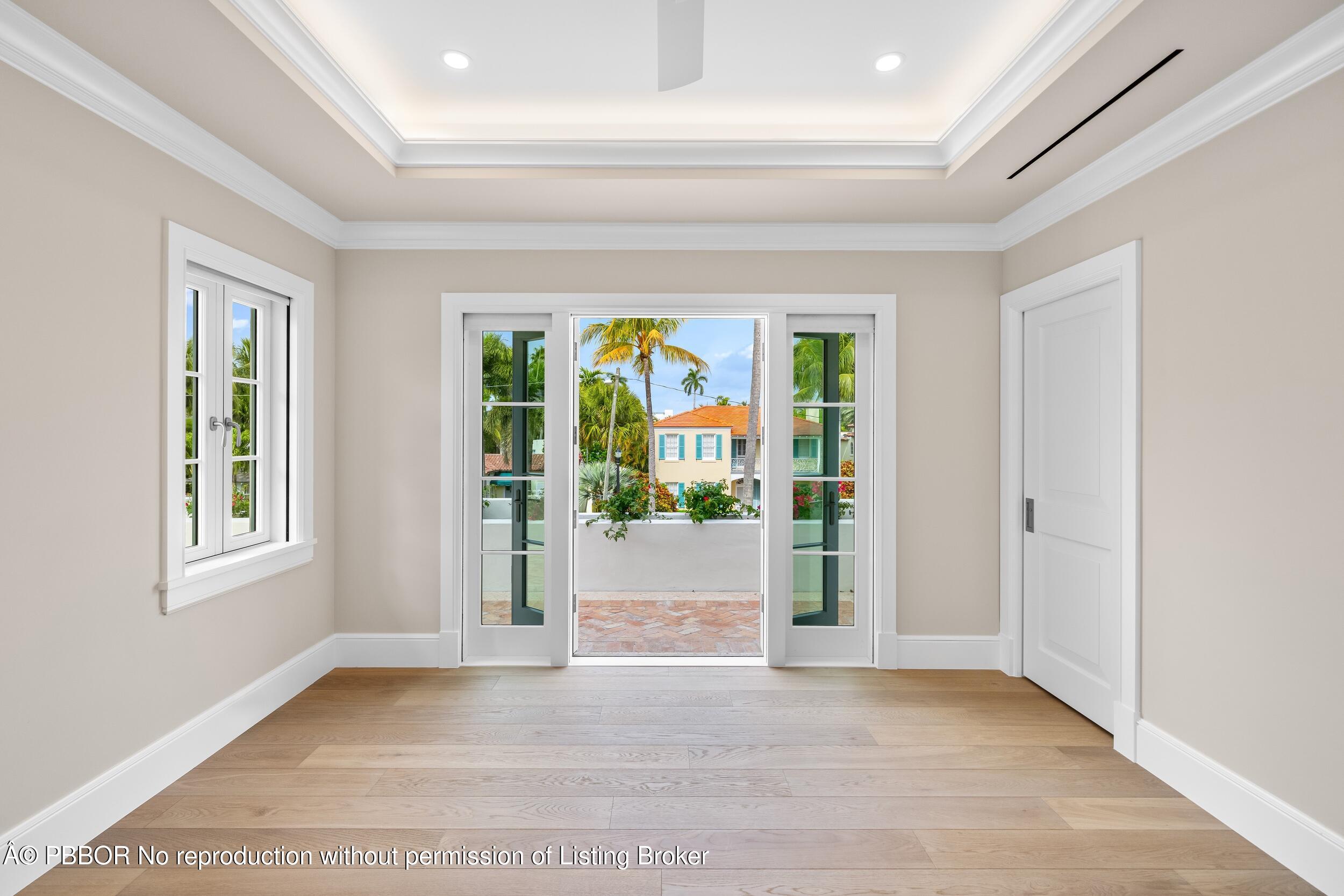 350 Seabreeze Avenue