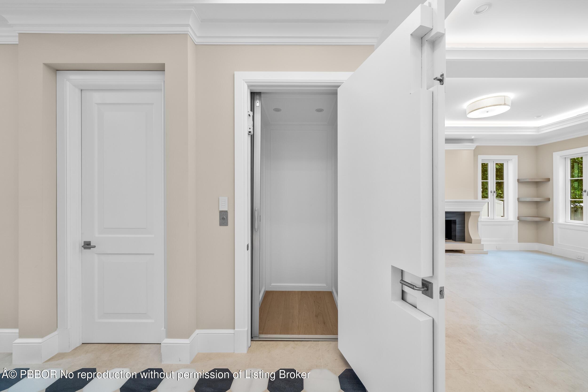 350 Seabreeze Avenue