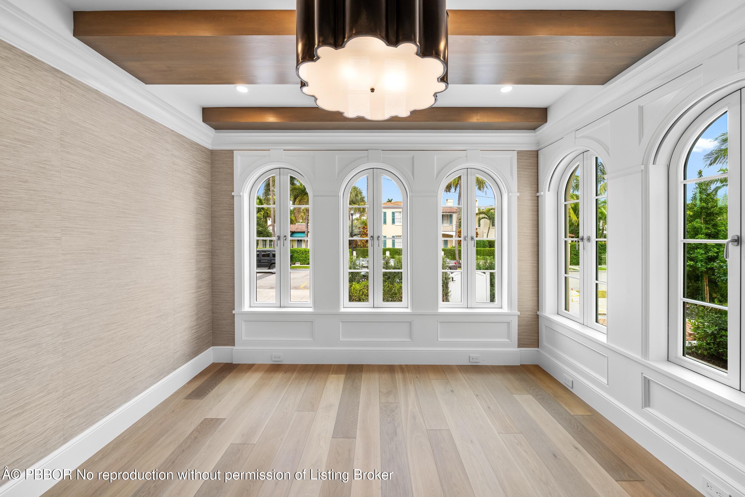 350 Seabreeze Avenue