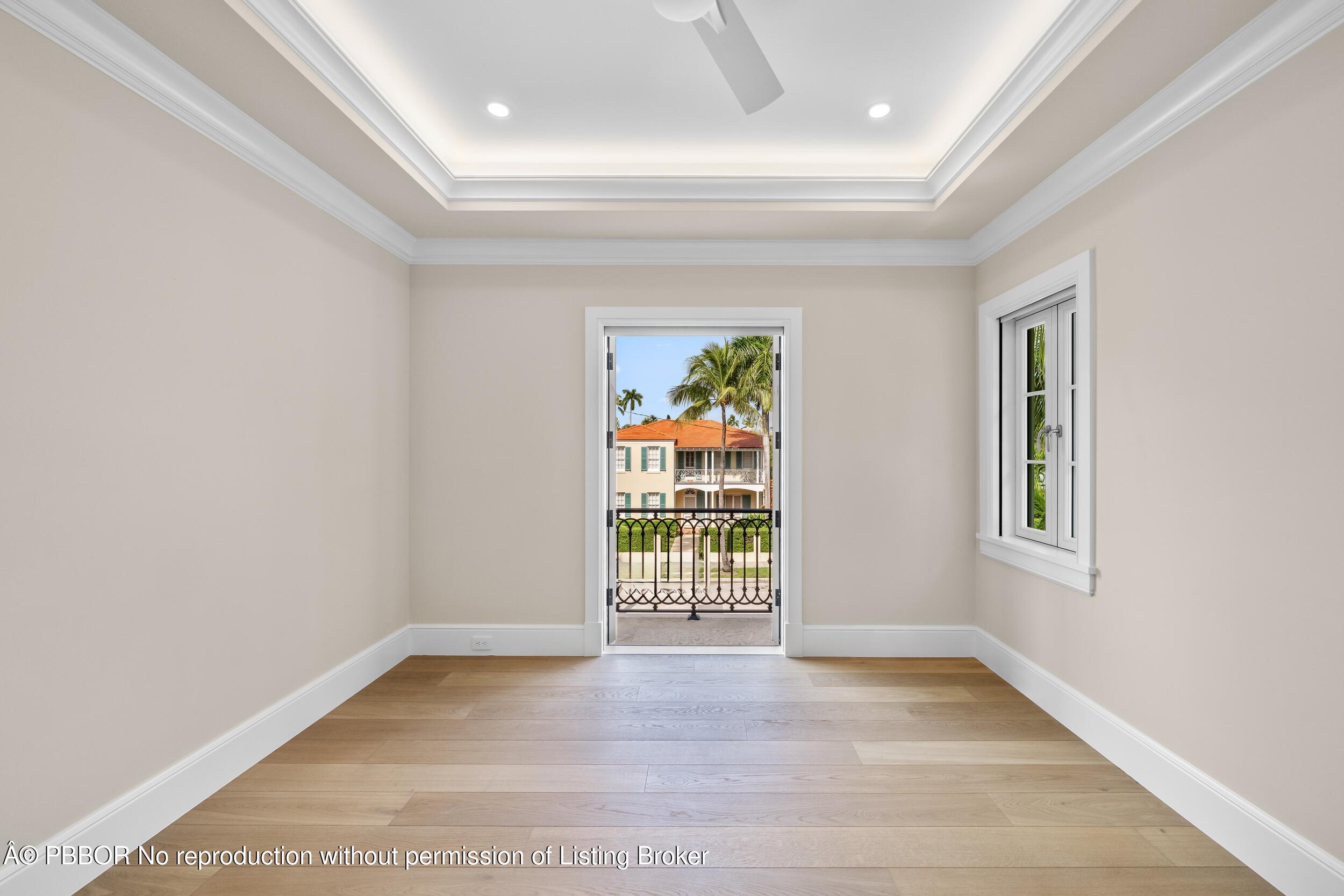 350 Seabreeze Avenue