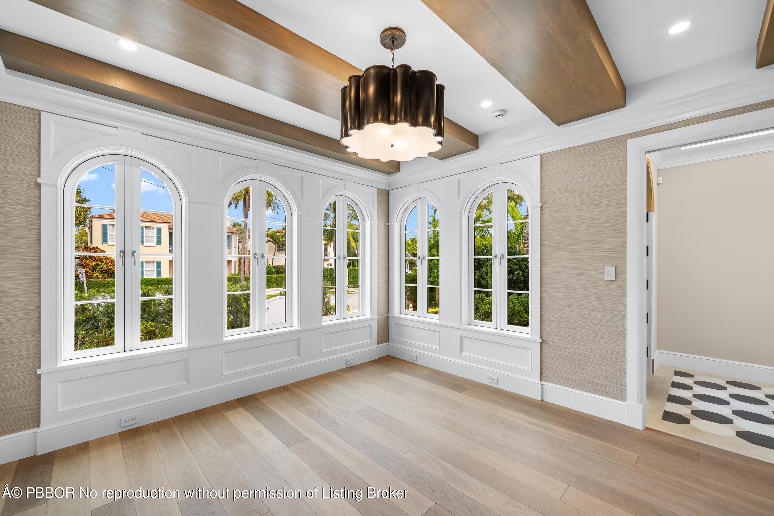 350 Seabreeze Avenue