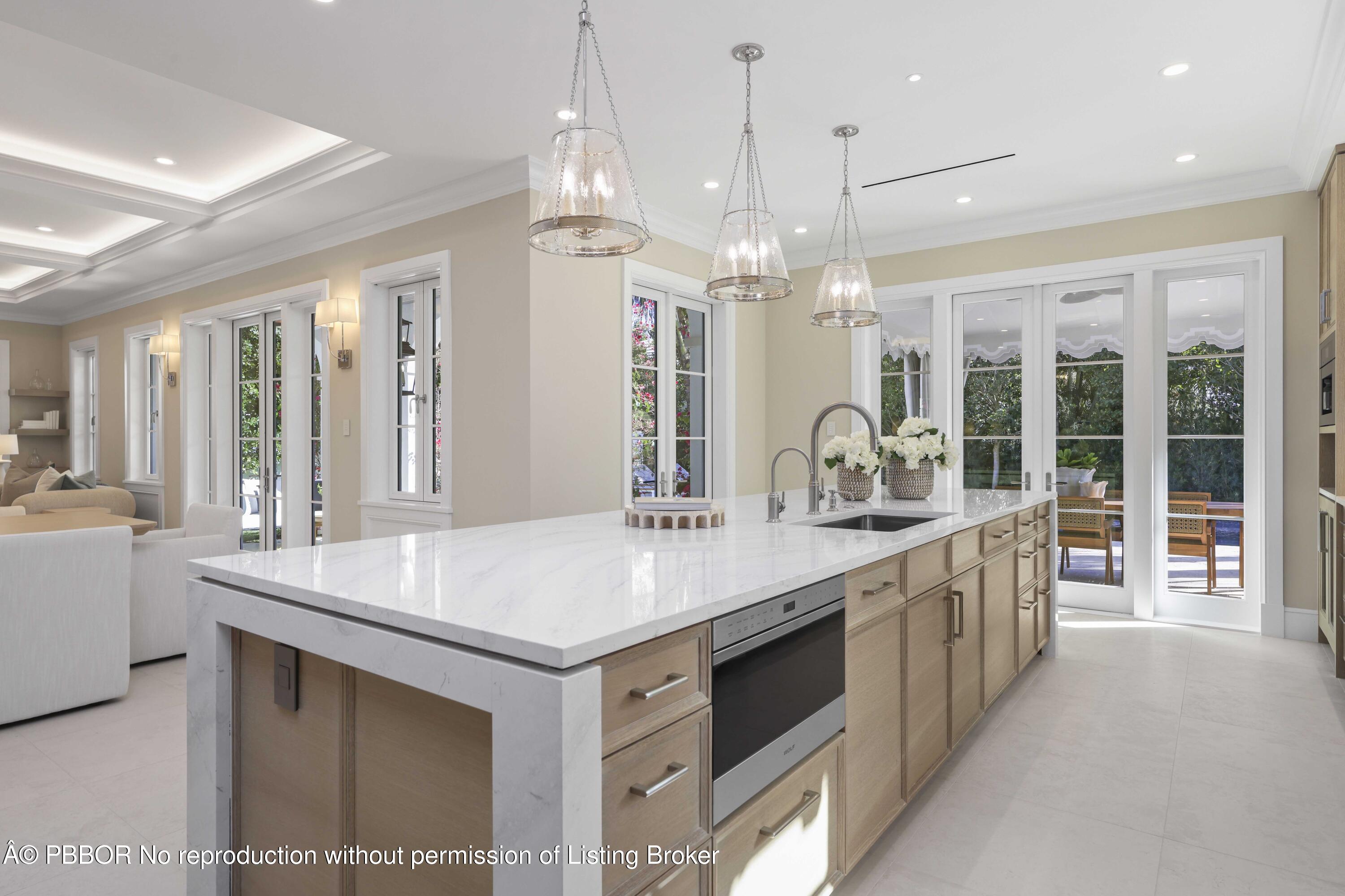 350 Seabreeze Avenue