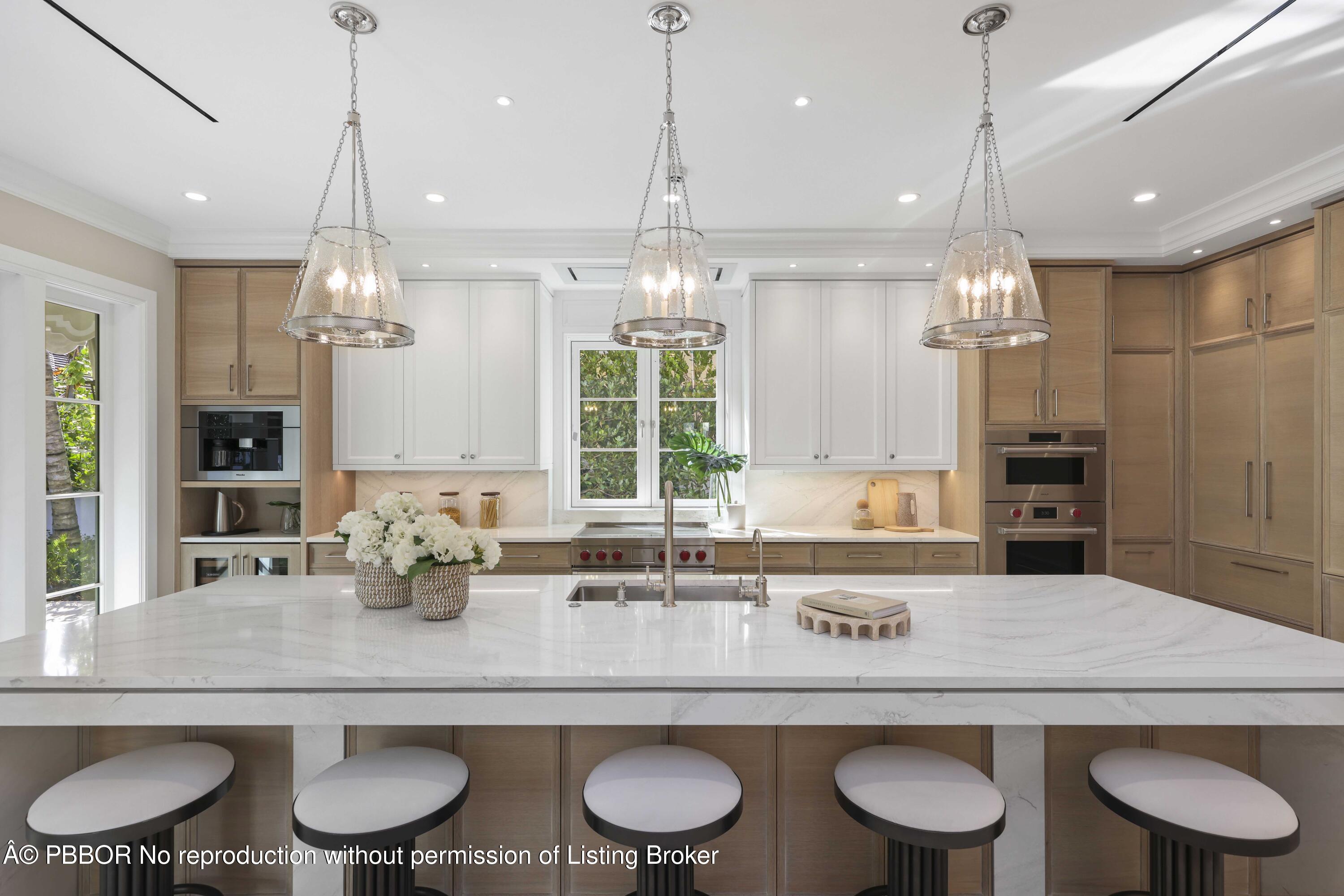 350 Seabreeze Avenue