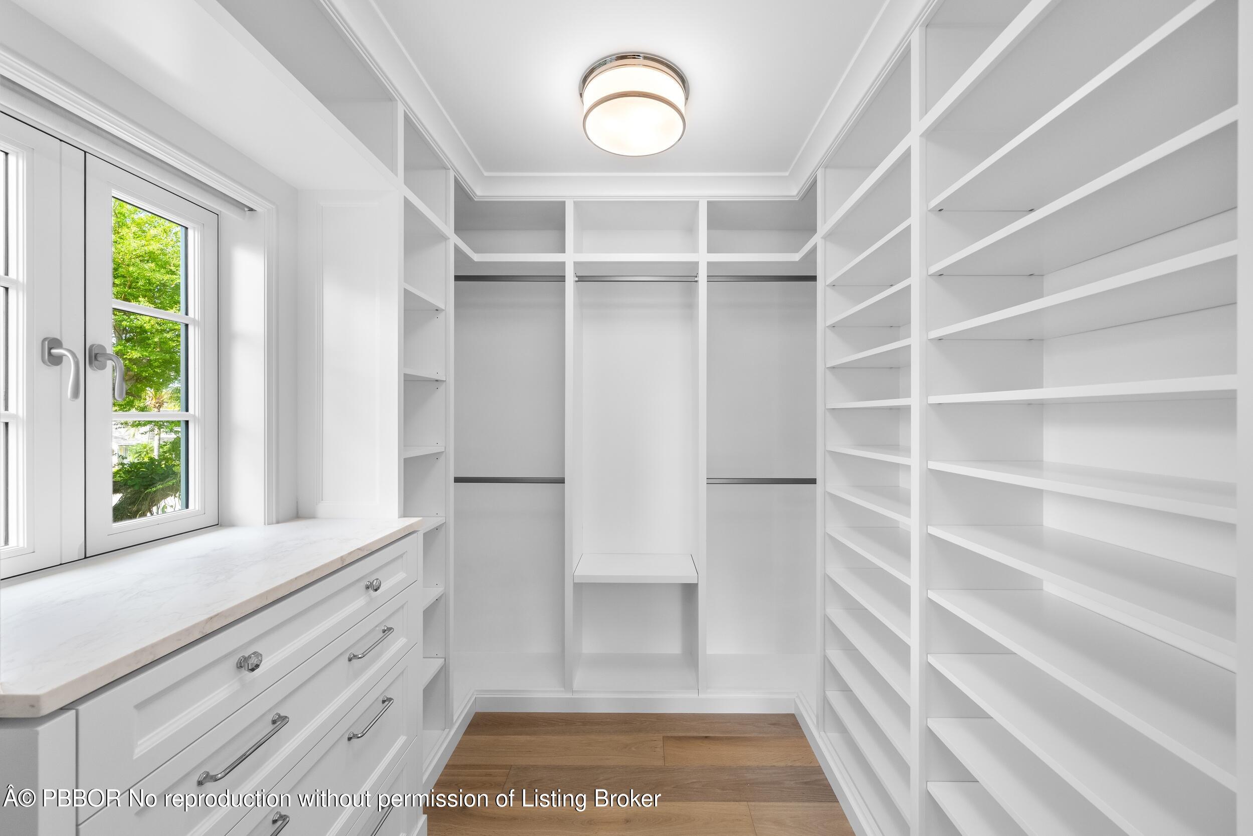 350 Seabreeze Avenue