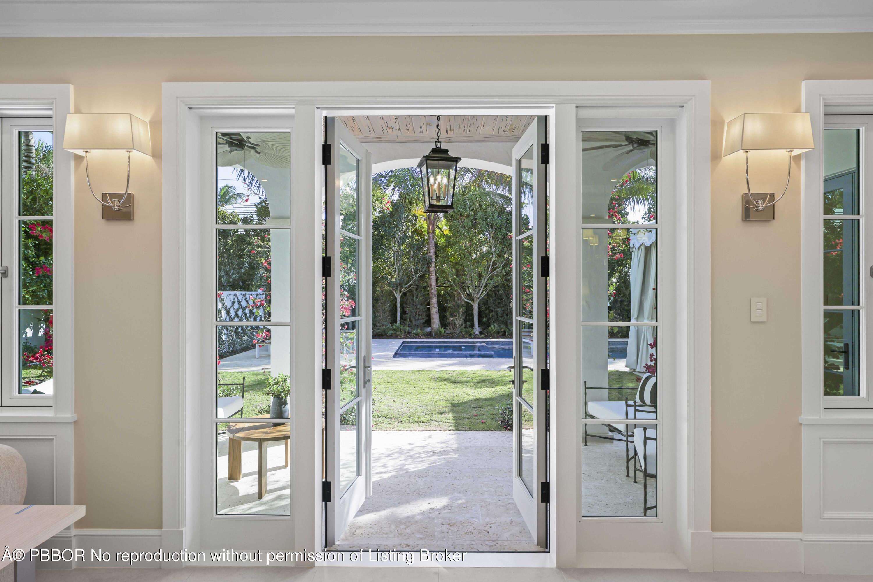 350 Seabreeze Avenue