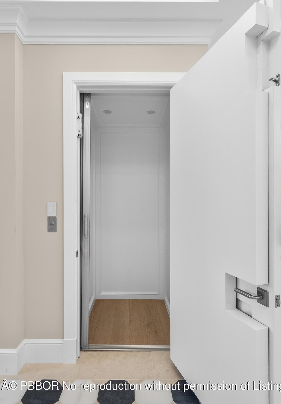 350 Seabreeze Avenue