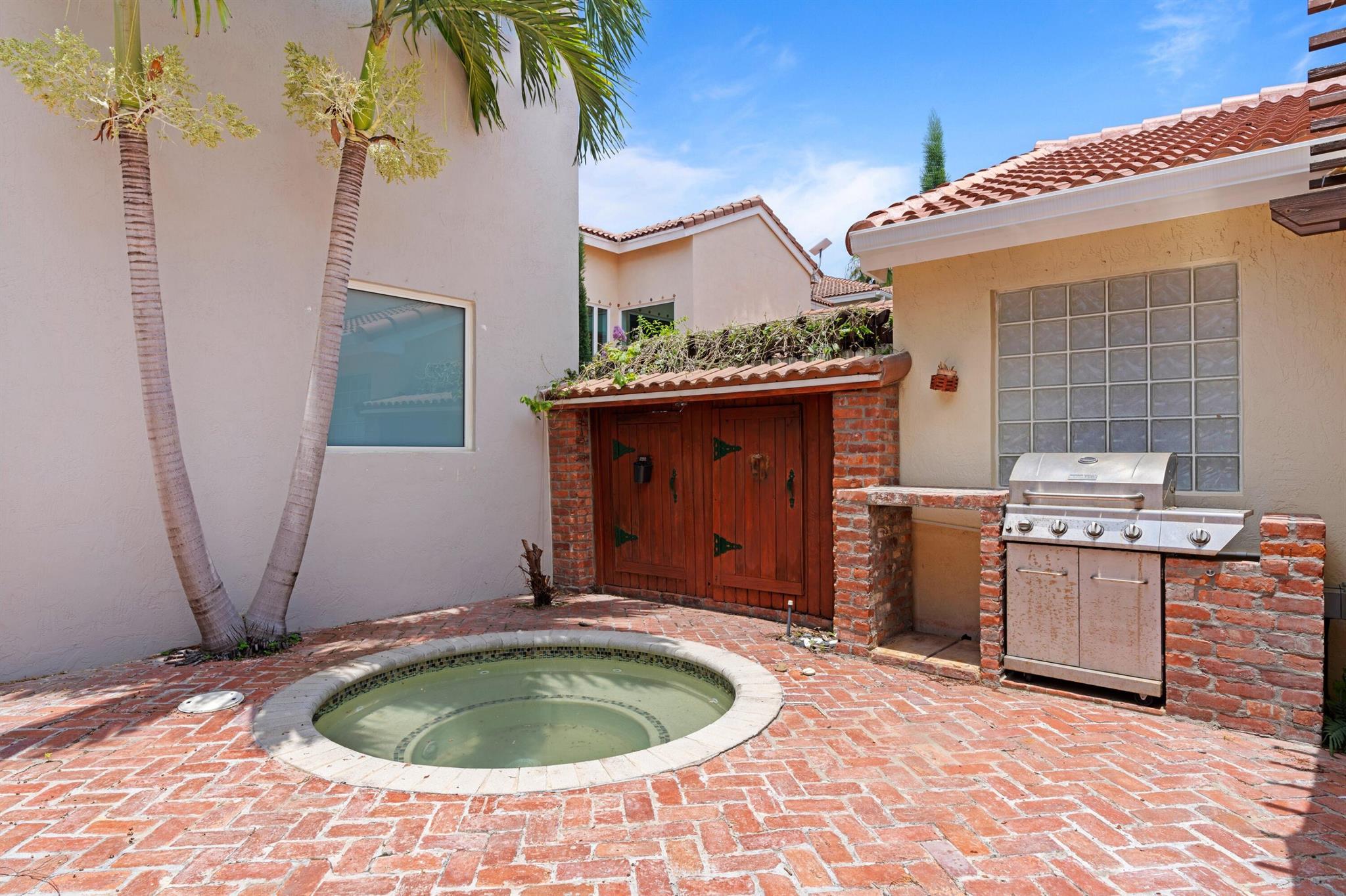 1075 Oysterwood Street