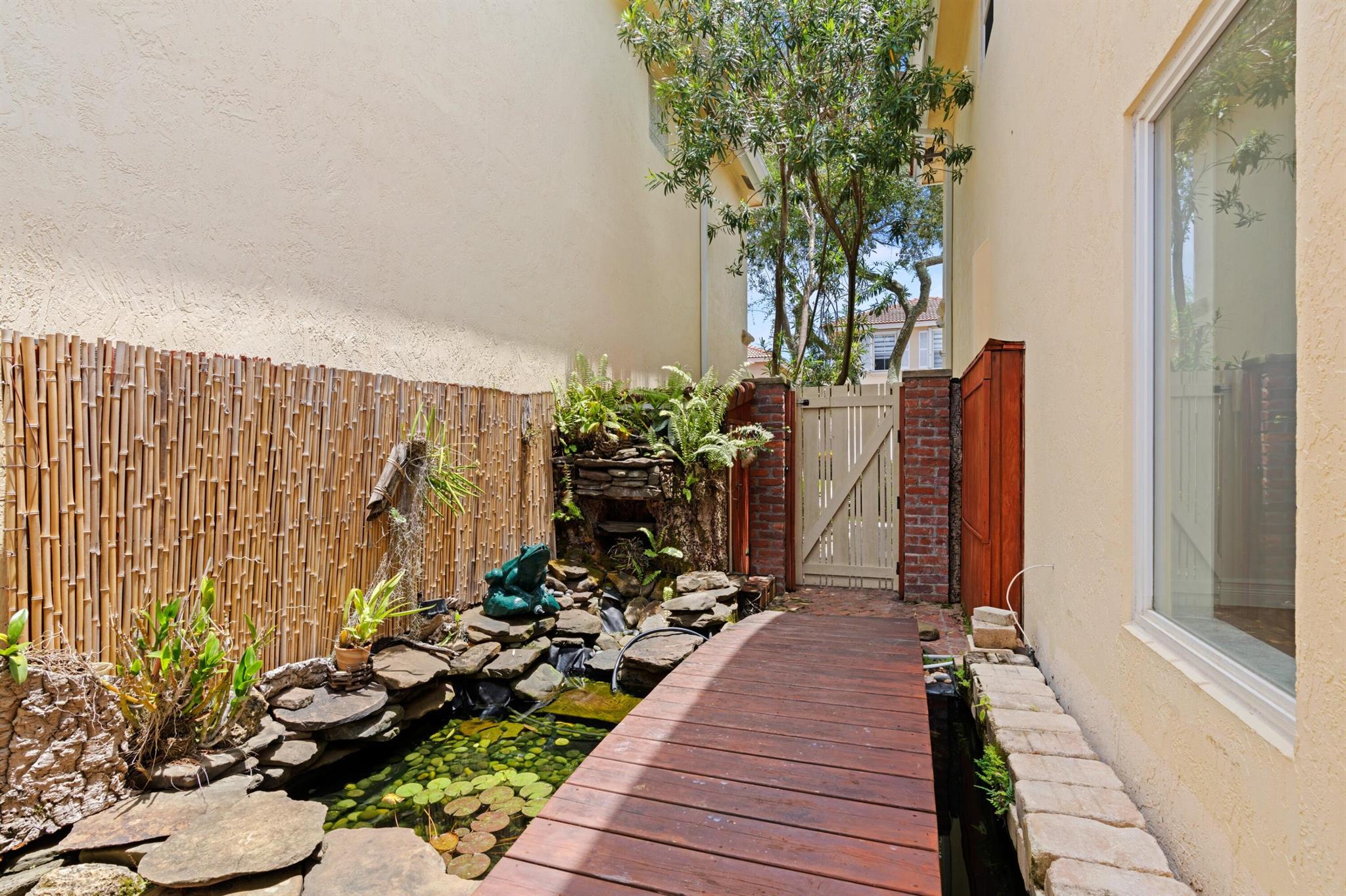 1075 Oysterwood Street