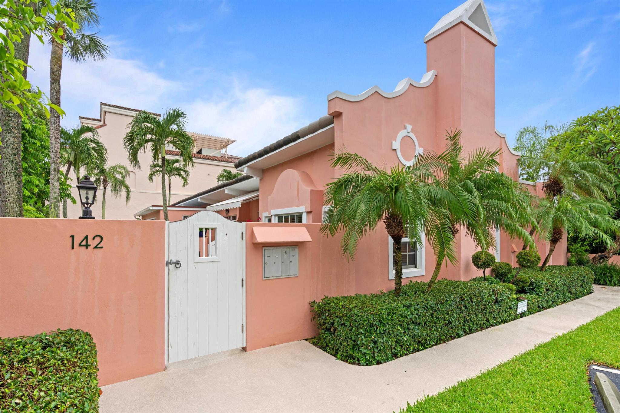 134 Peruvian Avenue 101