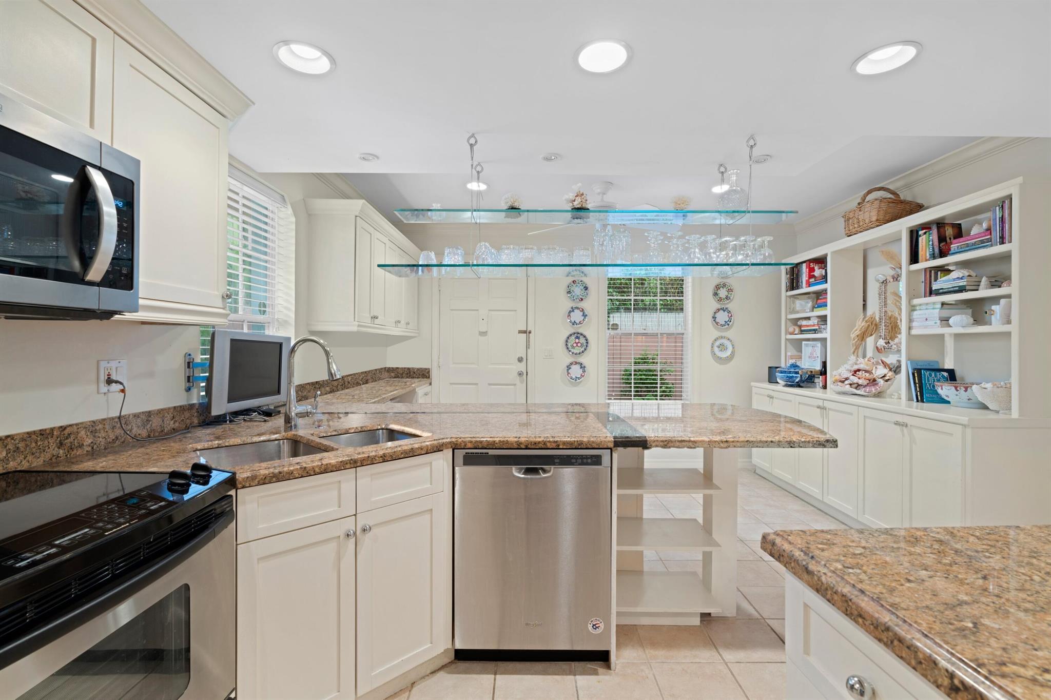 134 Peruvian Avenue 101