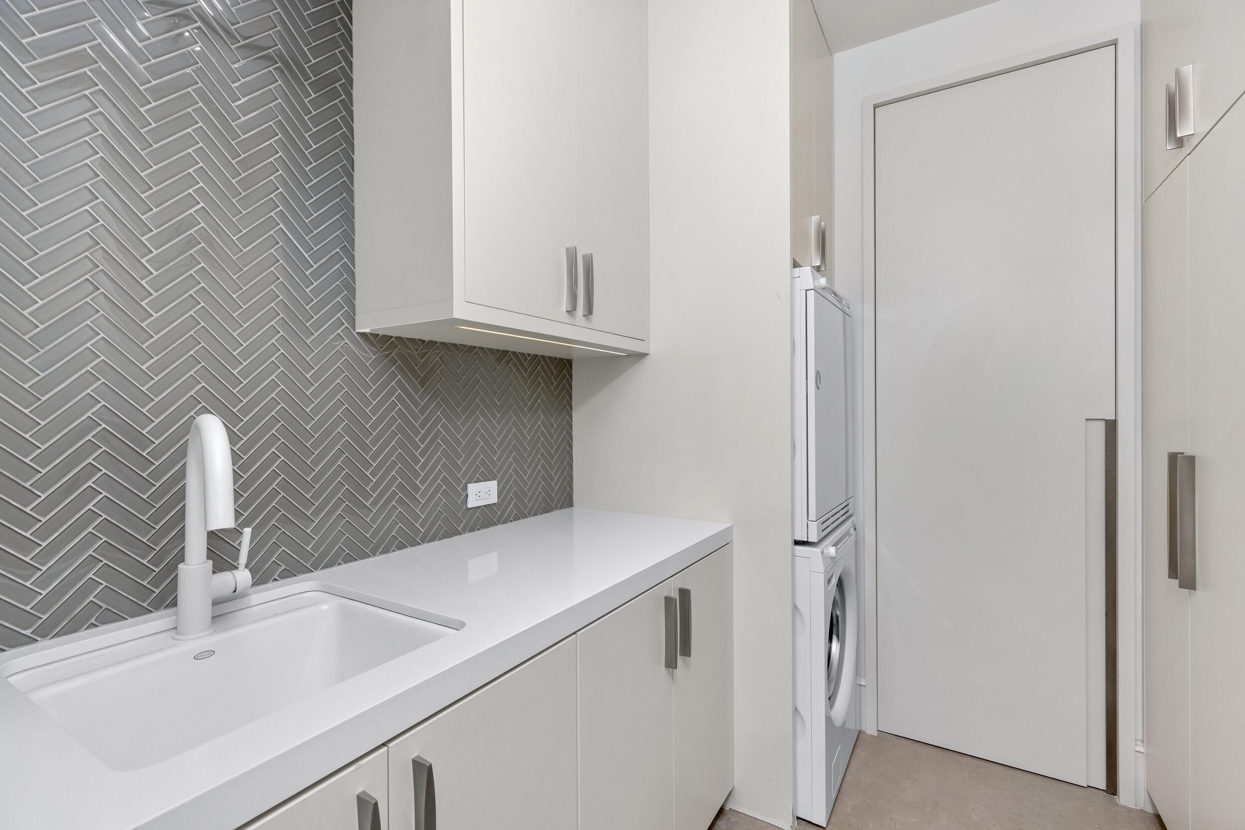 150 Bradley Place 905/906