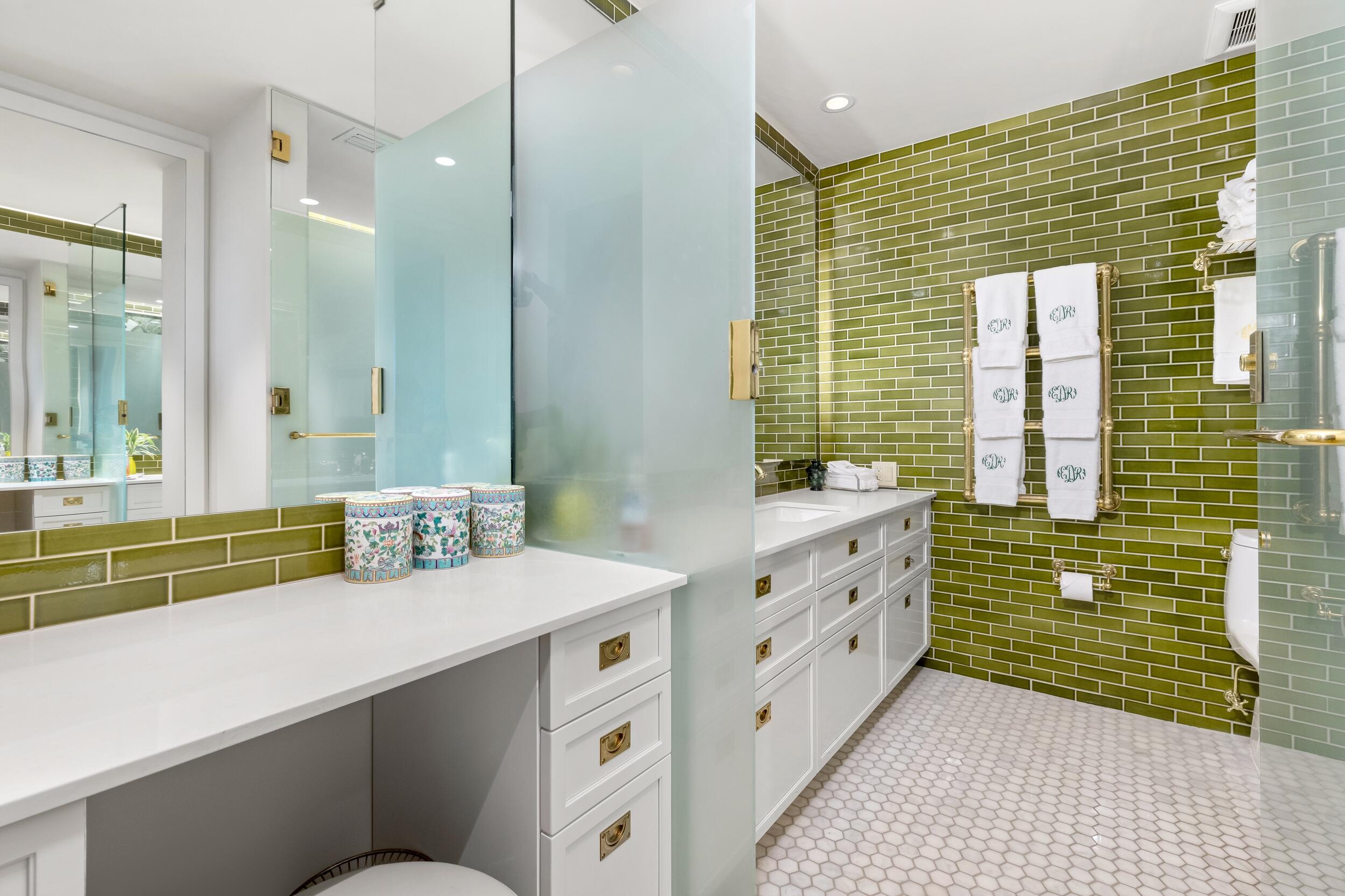 150 Bradley Place 905/906