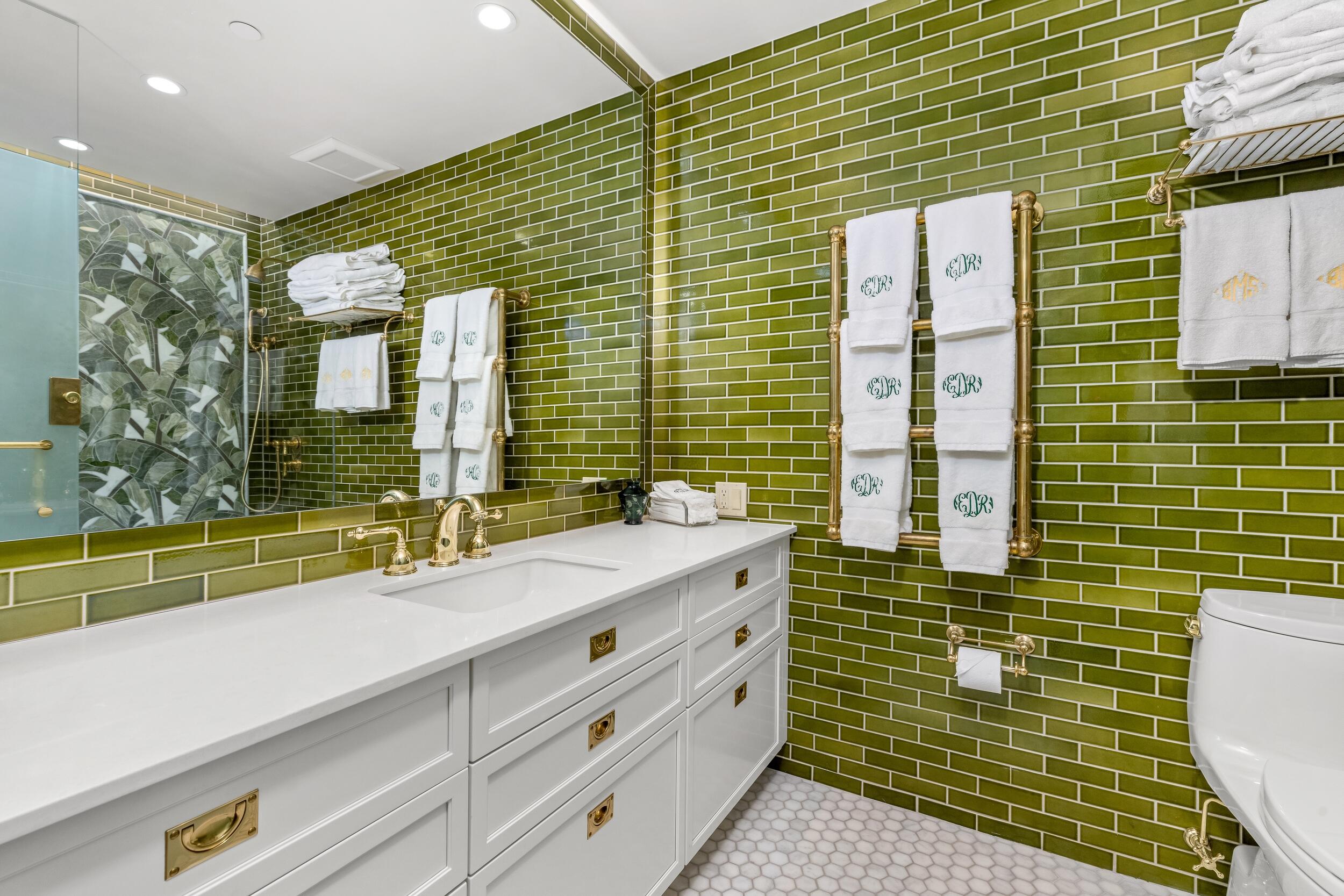 150 Bradley Place 905/906