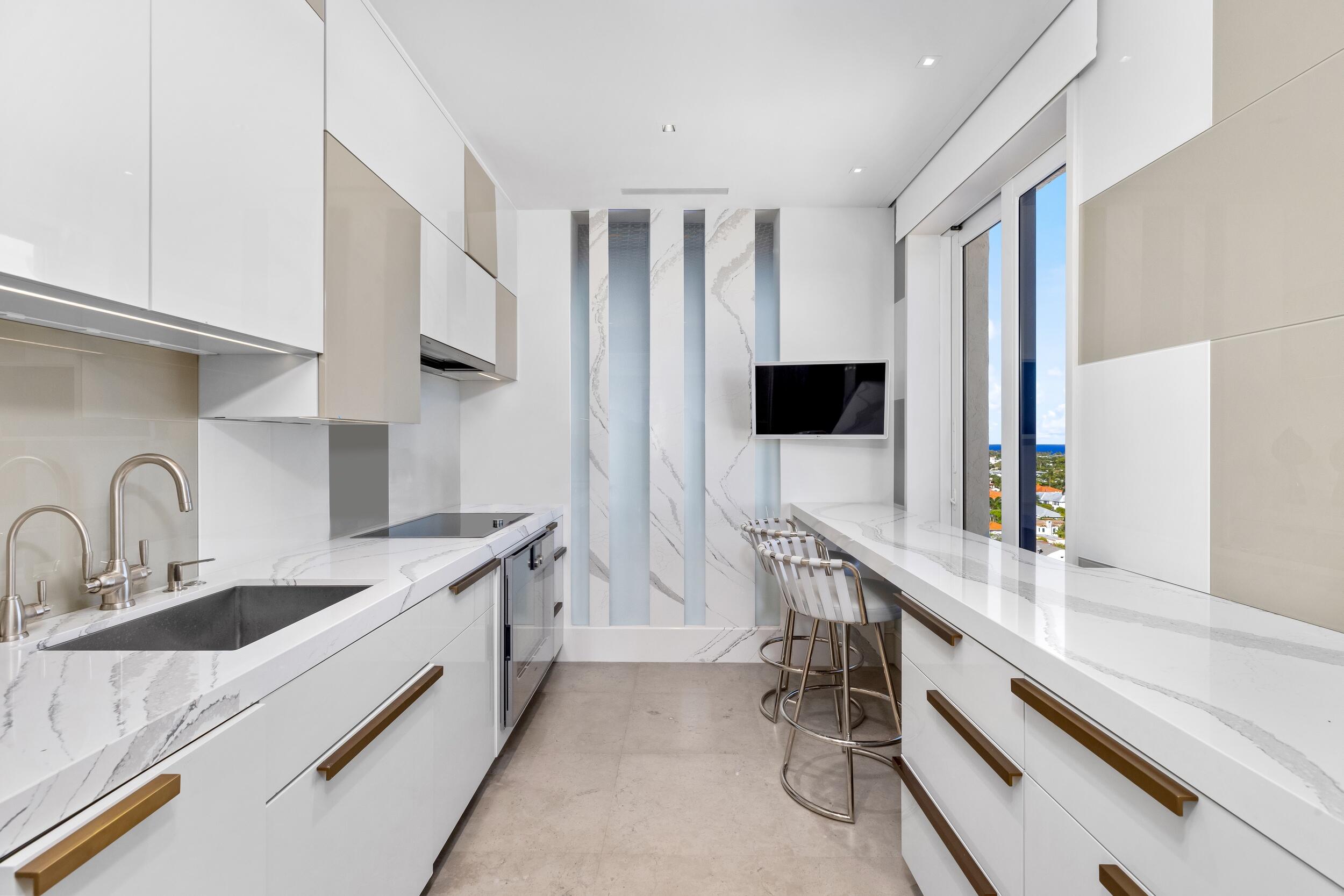 150 Bradley Place 905/906