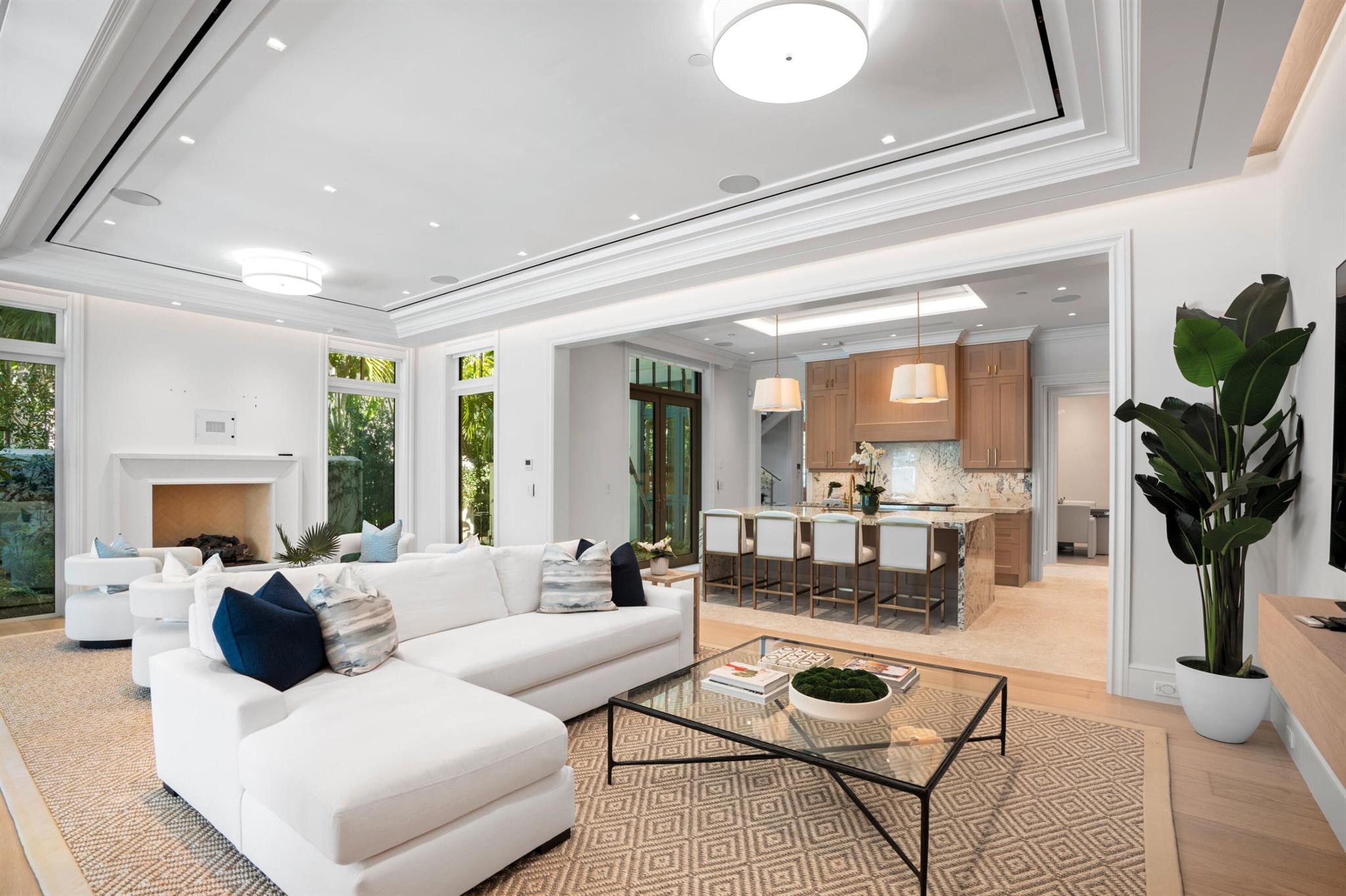 220 Brazilian Avenue West Unit